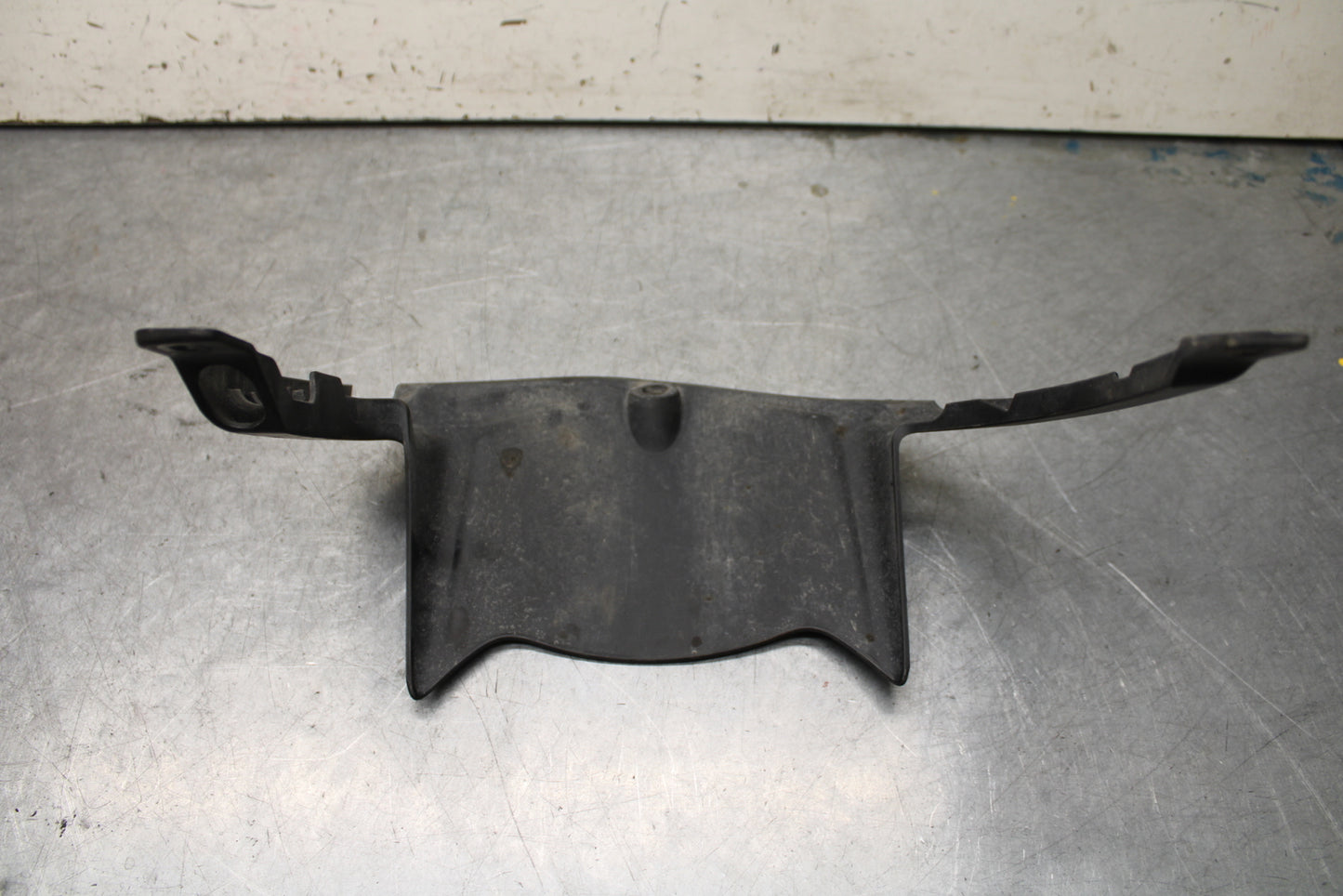 16 KAWASAKI NINJA ZX10R REAR BACK WHEEL TIRE HUGGER FENDER 35023-0188  BB650