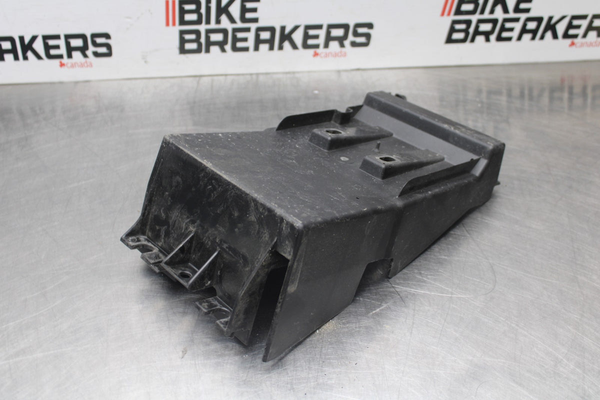 18-26 KAWASAKI Z400 REAR BACK TAIL UNDERTAIL BATTERY TRAY PLASTIC BB852