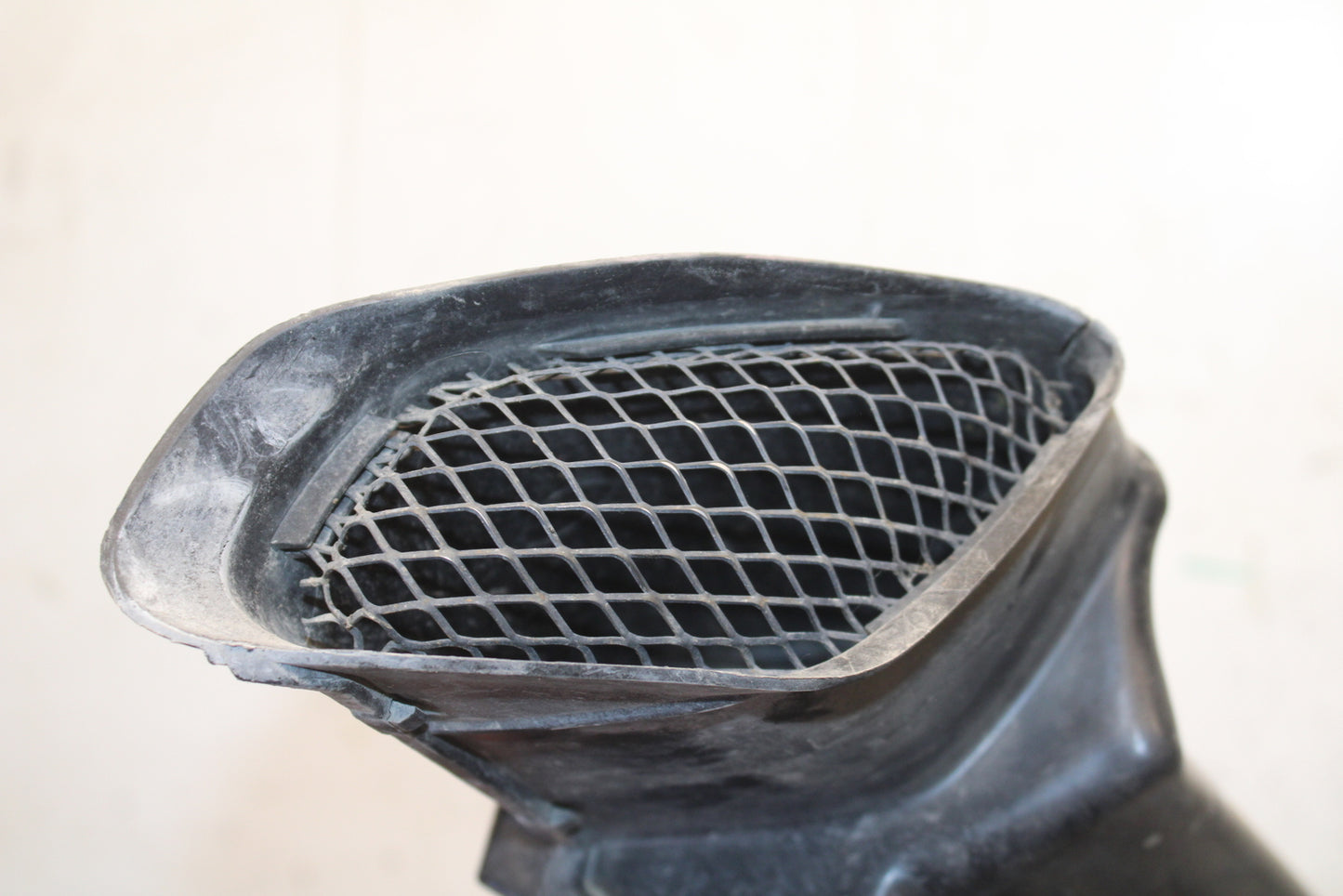 06-07 SUZUKI GSXR 600 LEFT RAM AIR INTAKE DUCT TUBE BB694