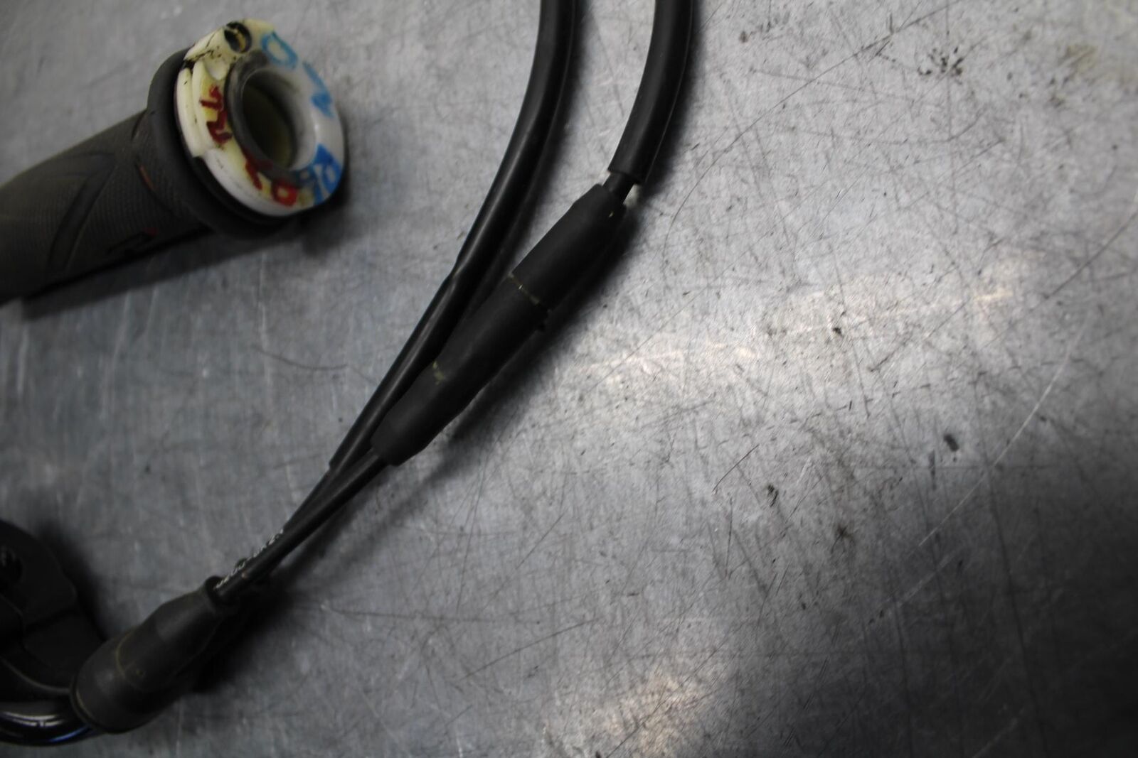 07 YAMAHA YZF R6 2c0 THROTTLE CABLE LINE HOUSING GUIDE 3XW-26282-01-00 BB75