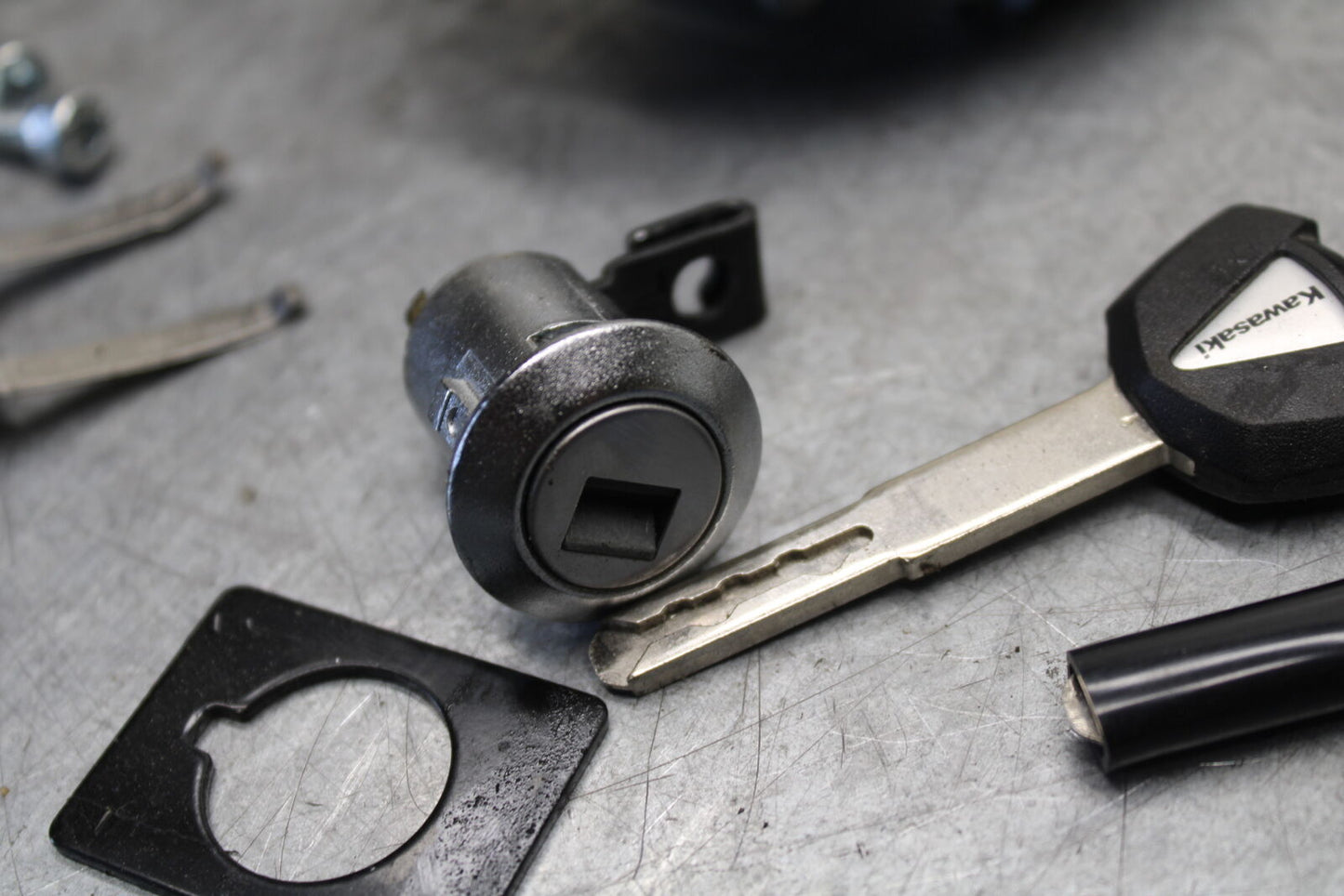 18-23 KAWASAKI NINJA 400 IGNITION LOCK KEY SET W/ GAS CAP AND SEAT LOCK BB660