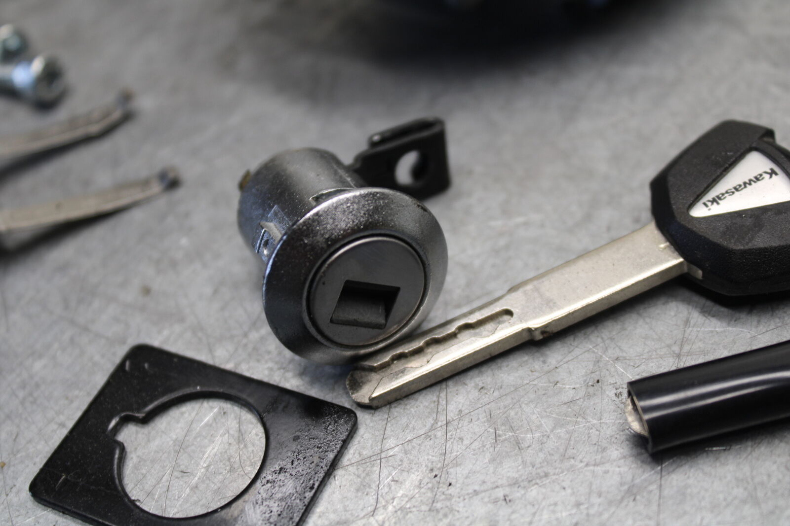 18-23 KAWASAKI NINJA 400 IGNITION LOCK KEY SET W/ GAS CAP AND SEAT LOCK BB660