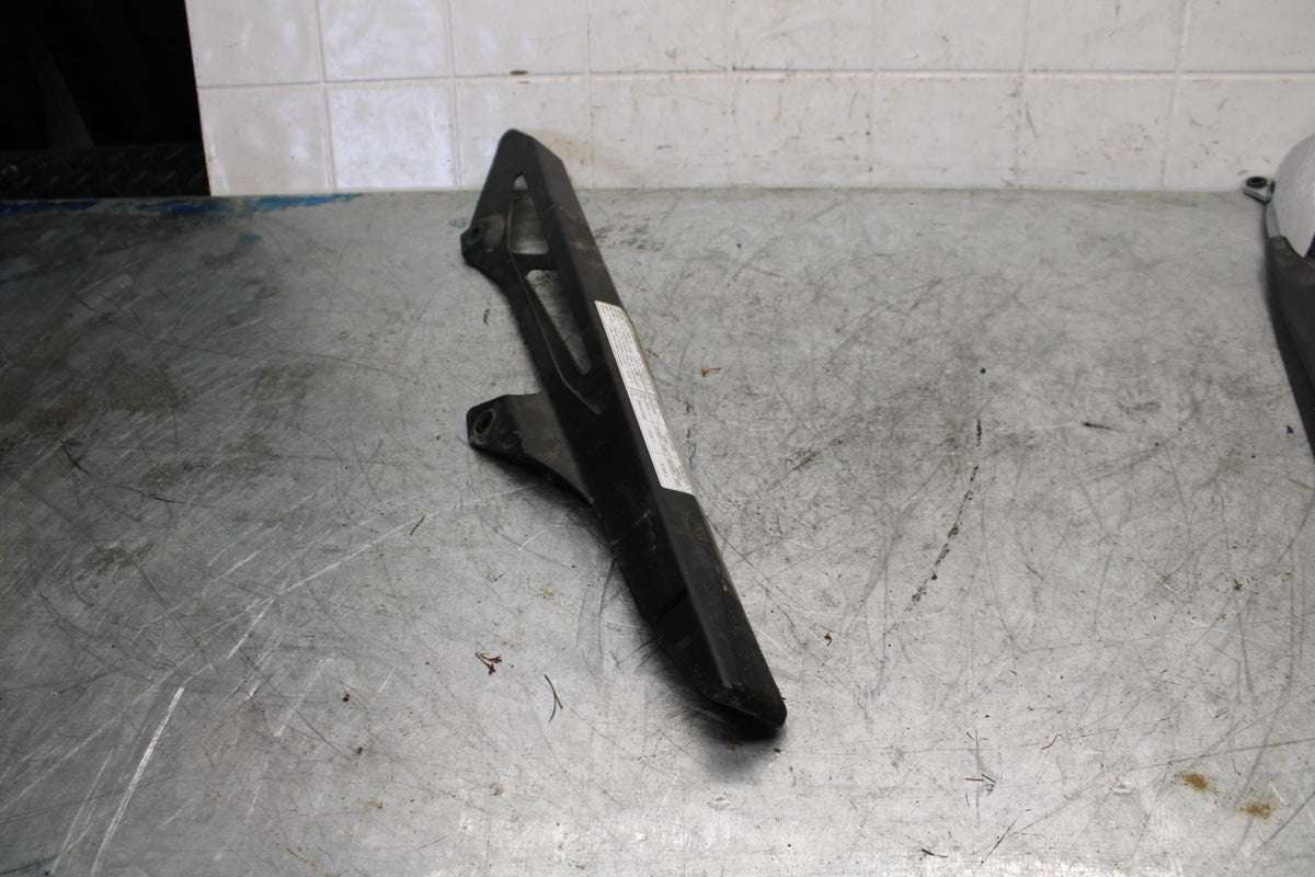 01-05 SUZUKI BANDIT 1200S GSF1200S REAR BACK DRIVE CHAIN GUARD COVER BB428