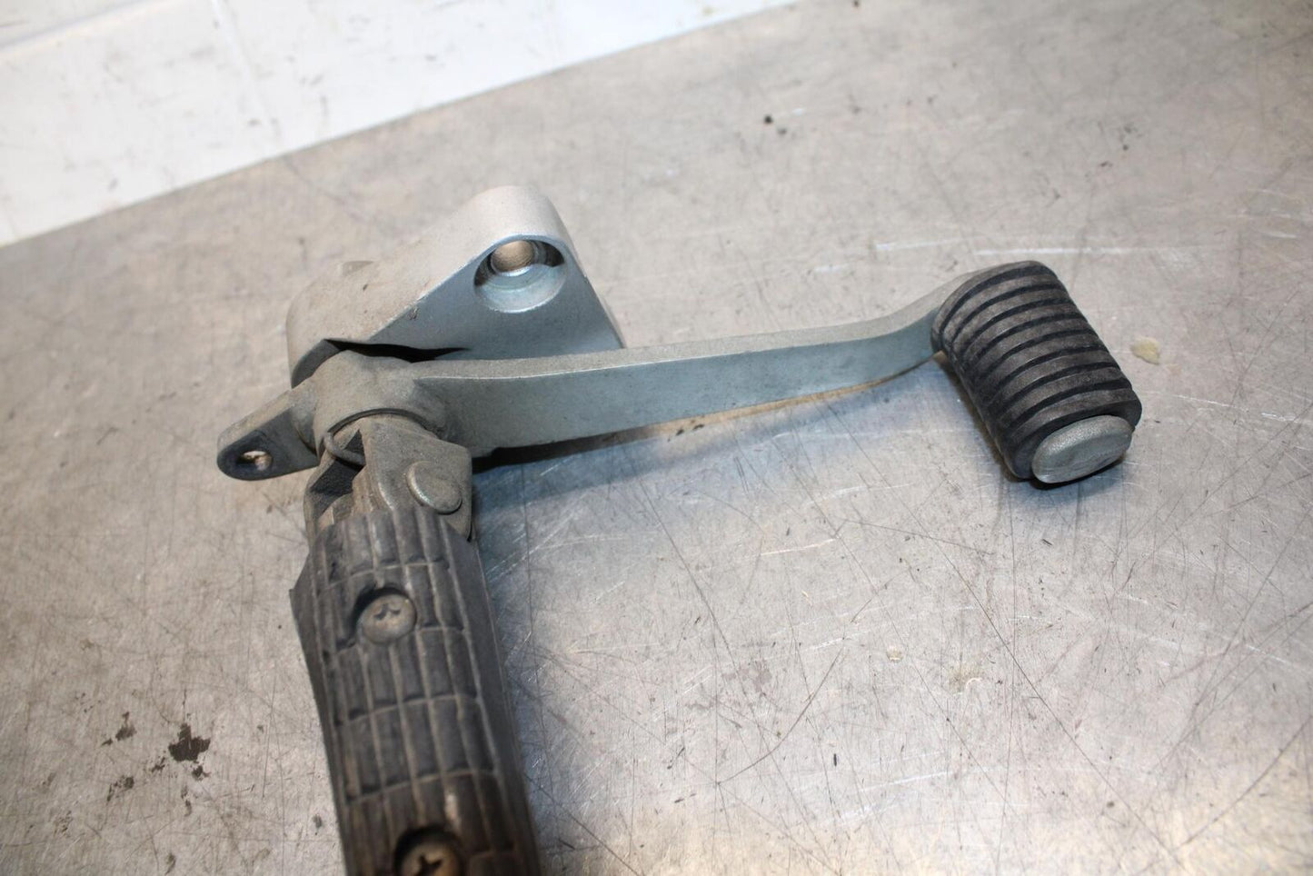 89-90 YAMAHA FZR600 RIGHT REARSET REAR SET DRIVER FOOT PEG PEDAL BB76