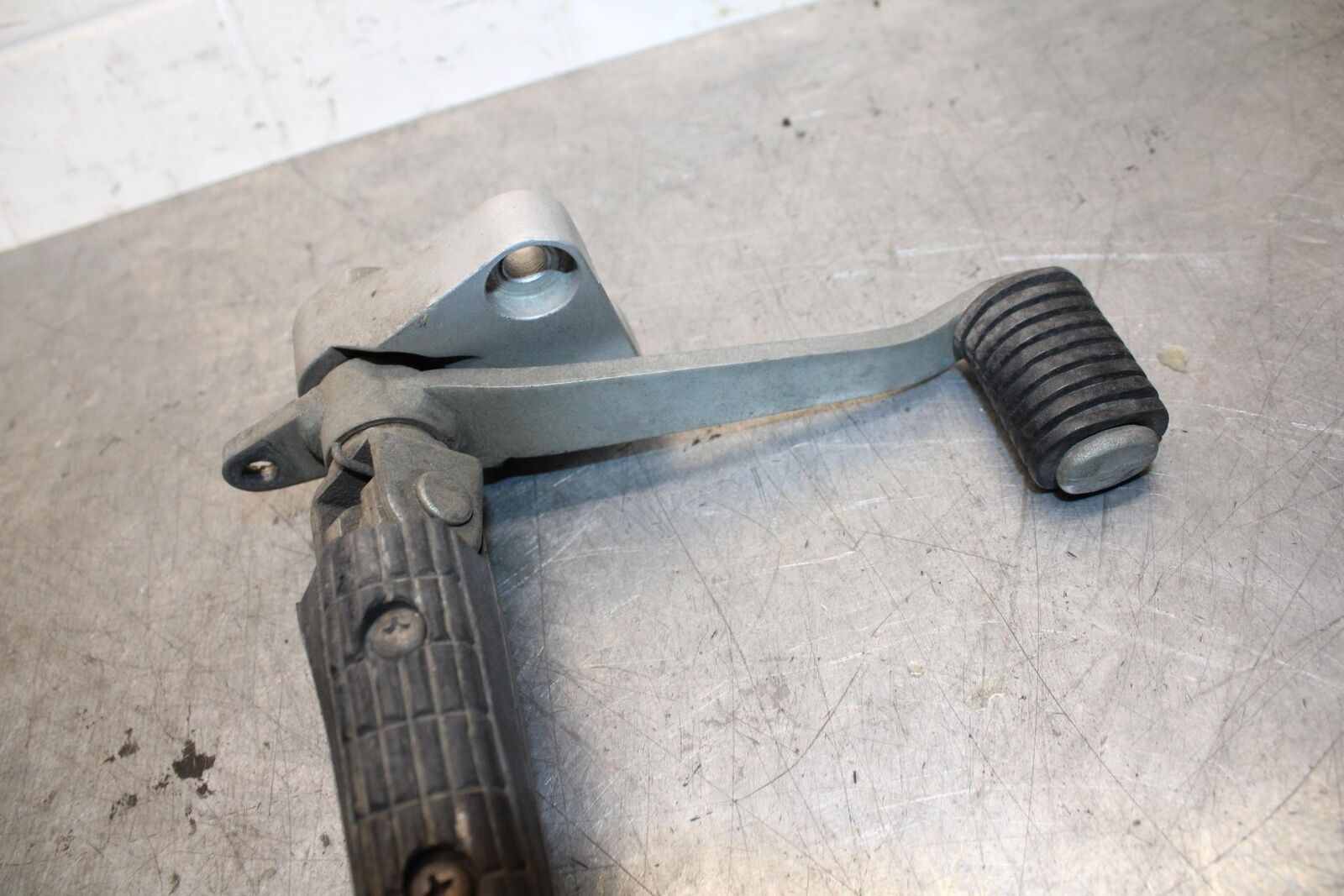 89-90 YAMAHA FZR600 RIGHT REARSET REAR SET DRIVER FOOT PEG PEDAL BB76