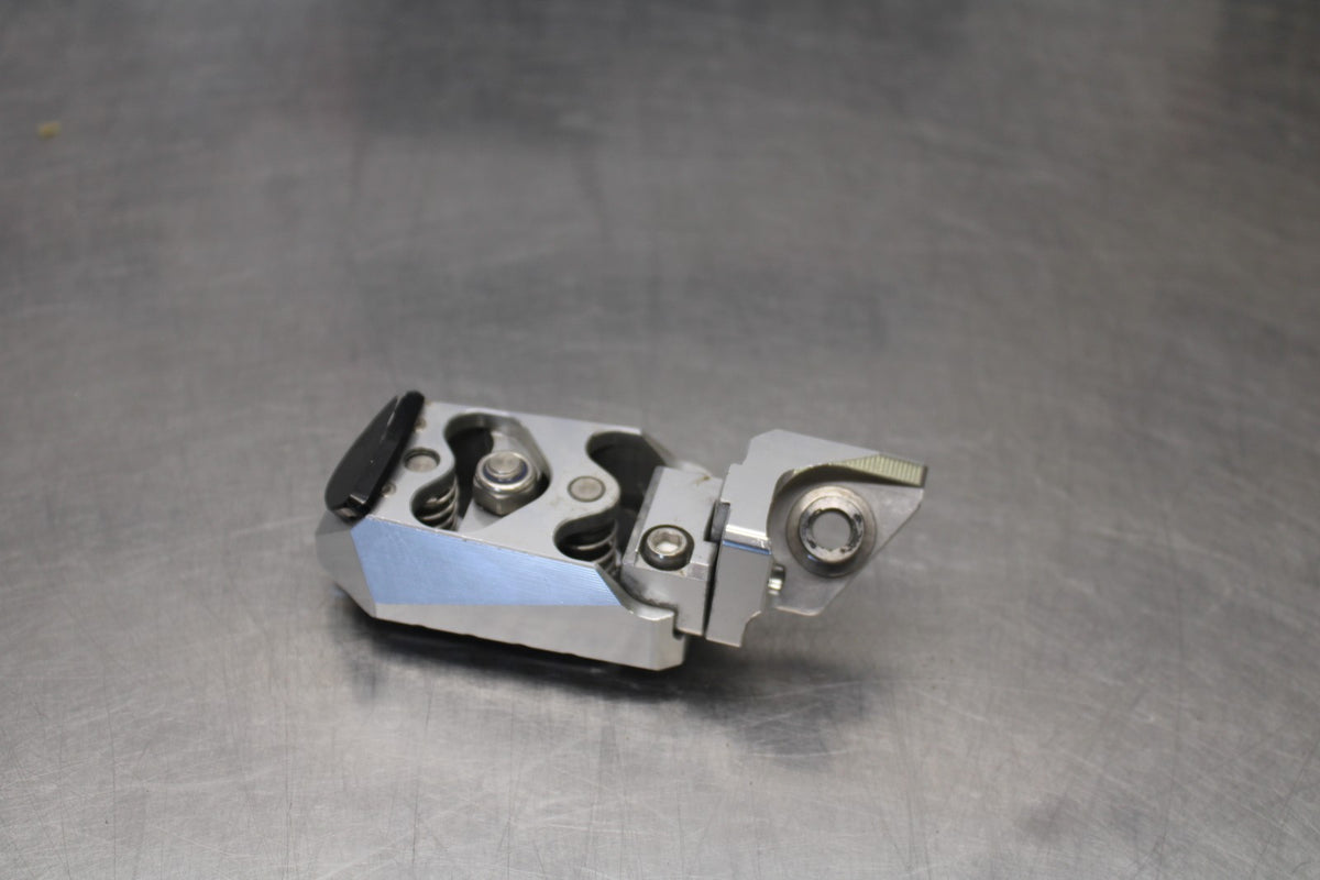 19 BMW F750GS AFTERMARKET RIGHT FRONT FOOT REST PEG STEP BB938