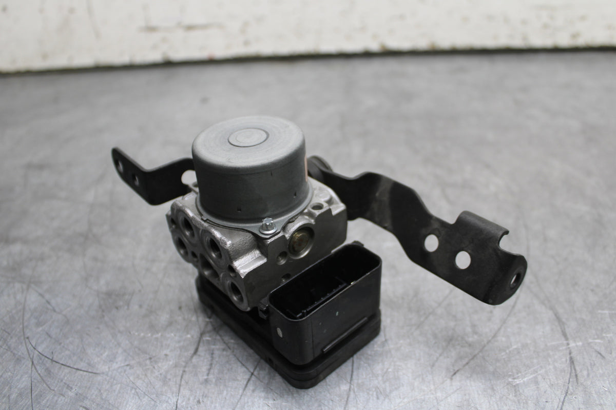 19-22 KAWASAKI Z400 ABS PUMP UNIT MODULE BB738
