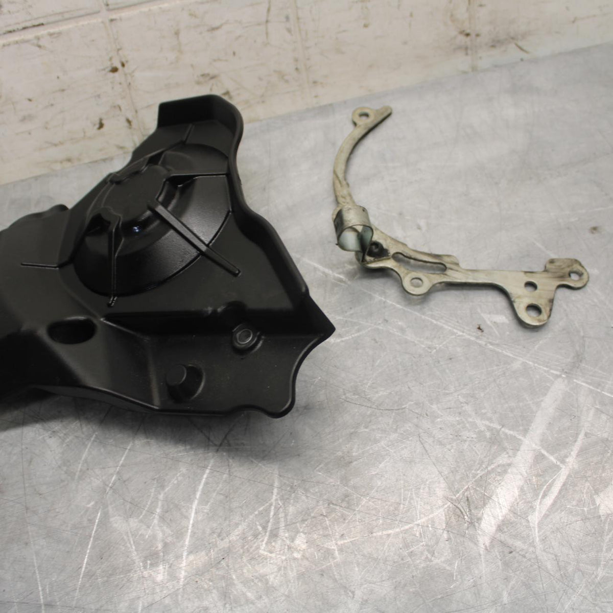 2010 Aprilia RSV1000R ENGINE SPROCKET COVER BB513
