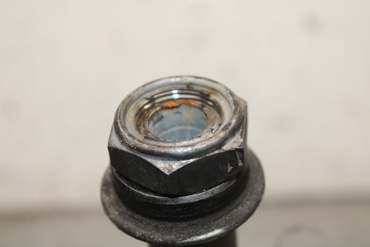 05-06 HONDA CBR600RR REAR AXLE BACK WHEEL RIM BOLT AXEL 42301-MEE-D00  BB689