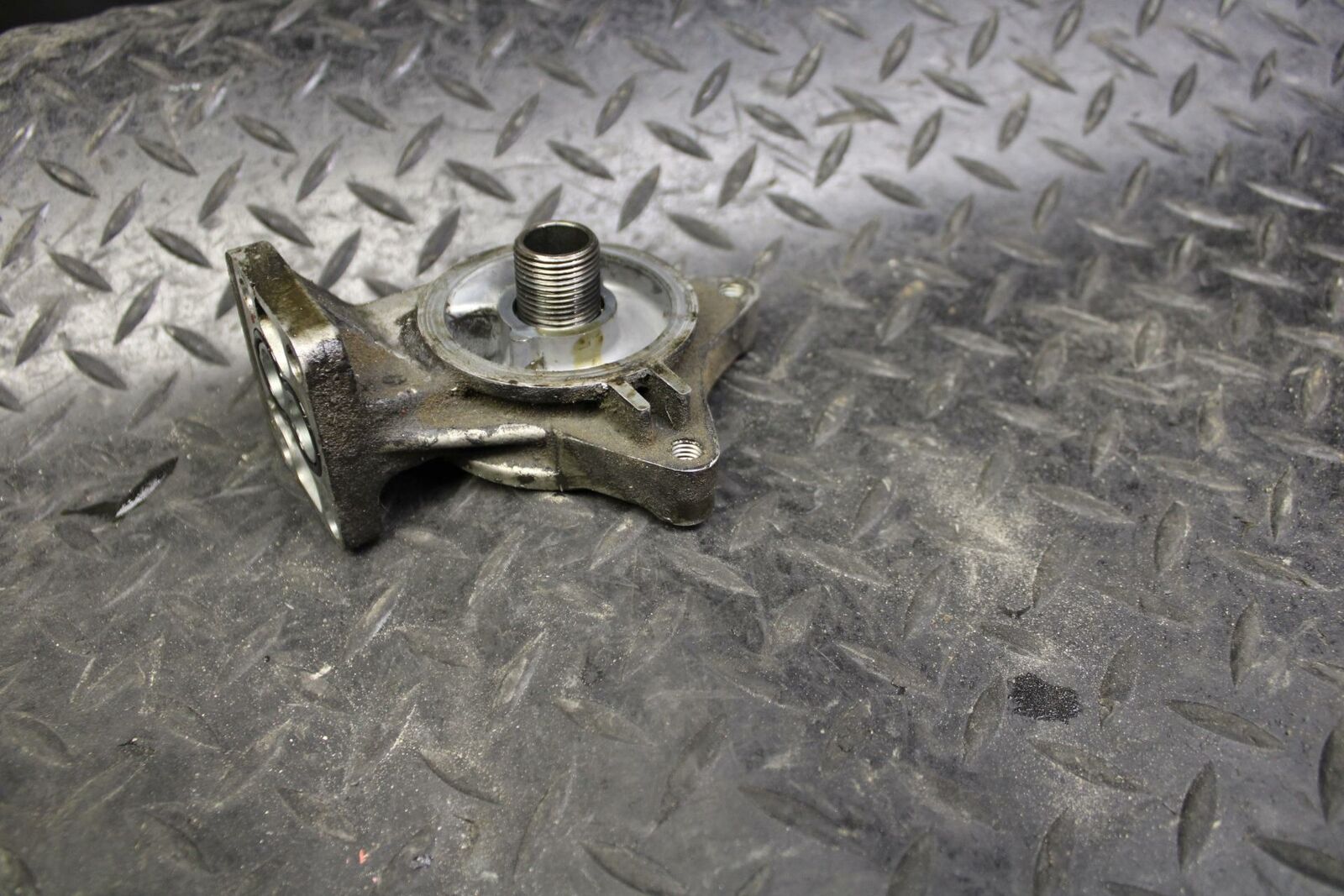 06-07 KAWASAKI NINJA ZX10R ENGINE OIL FILTER HOUSING  BB186