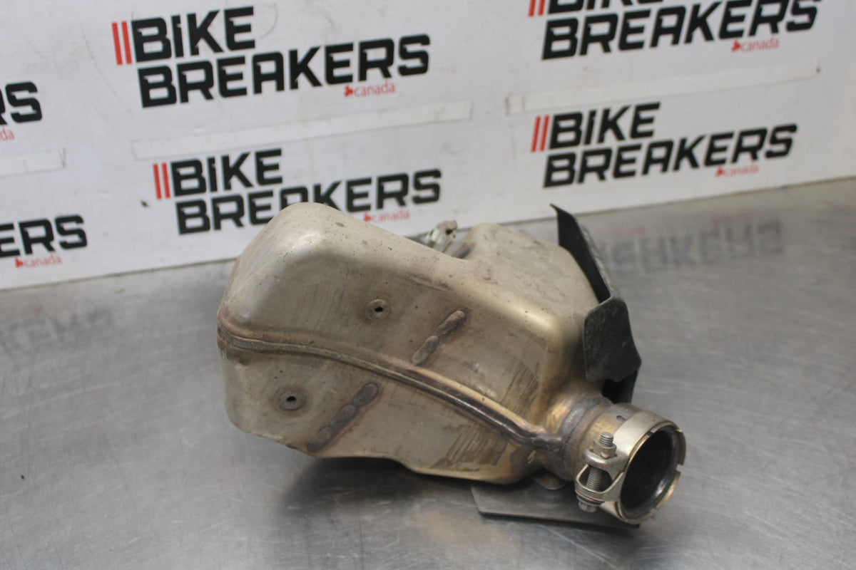 24-25 KAWASAKI NINJA ZX6R EXHAUST MIDPIPE MID CAT MIDDLE PIPE BB939