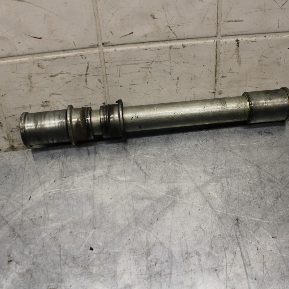 03 KAWASAKI ZX12R  FRONT WHEEL RIM AXLE PIVOT BOLT BB472
