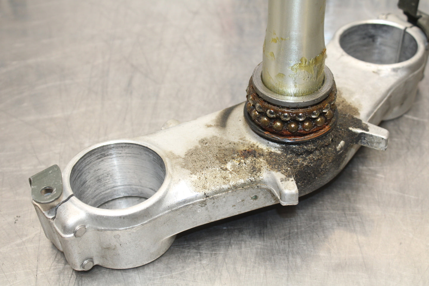 04-05 KAWASAKI NINJA ZX10R FRONT FORKS CLAMP LOWER TRIPLE TREE STEM BB163