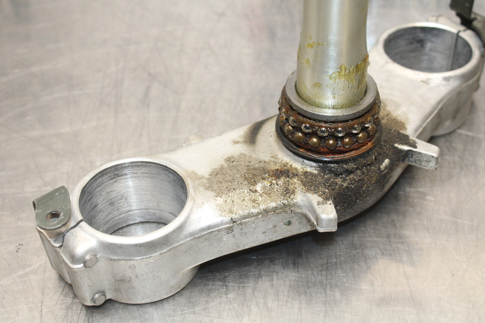 04-05 KAWASAKI NINJA ZX10R FRONT FORKS CLAMP LOWER TRIPLE TREE STEM BB163