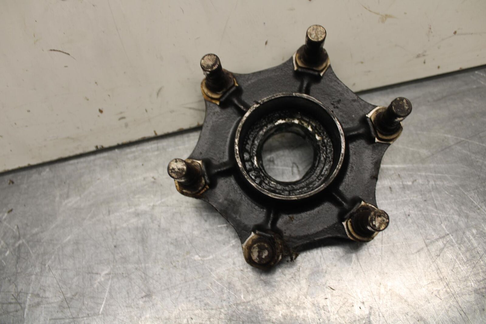 1983 Honda V45 Magna VF750C REAR HUB WHEEL BB91