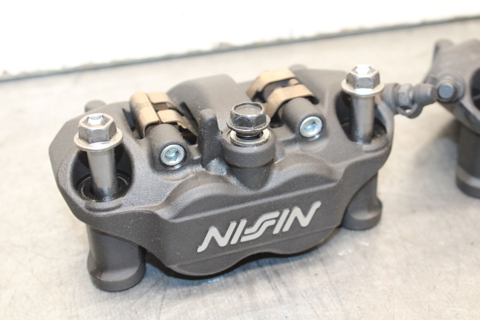 13-18 KAWASAKI NINJA ZX6R RIGHT LEFT FRONT BRAKE CALIPER SET PAIR CALIPERS BB666