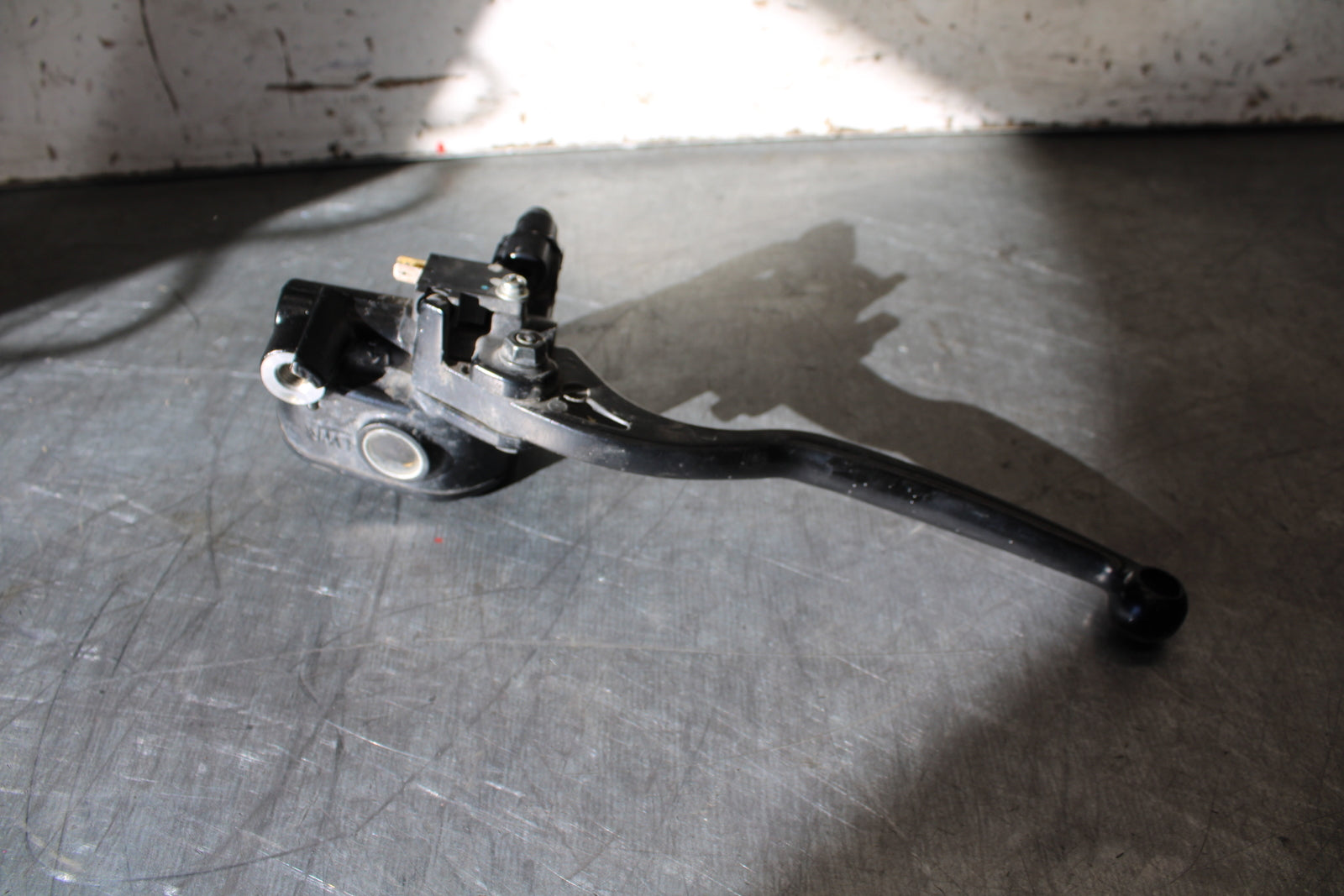 19-22 KAWASAKI Z400 FRONT BRAKE MASTER CYLINDER w/ LEVER BB708