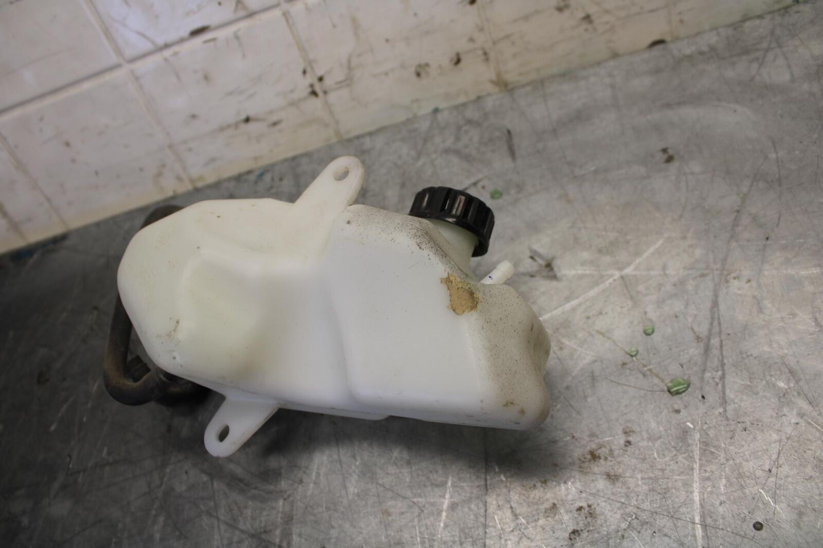 18 KAWASAKI Z 400 COOLANT WATER TANK RESERVOIR BOTTLE BB469