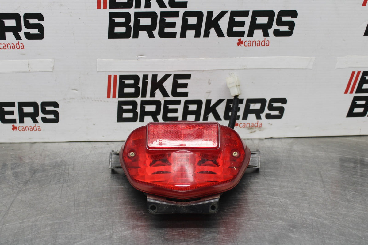 01-02 SUZUKI GSXR1000 REAR TAIL TAILLIGHT BACK BRAKE LIGHT BB880
