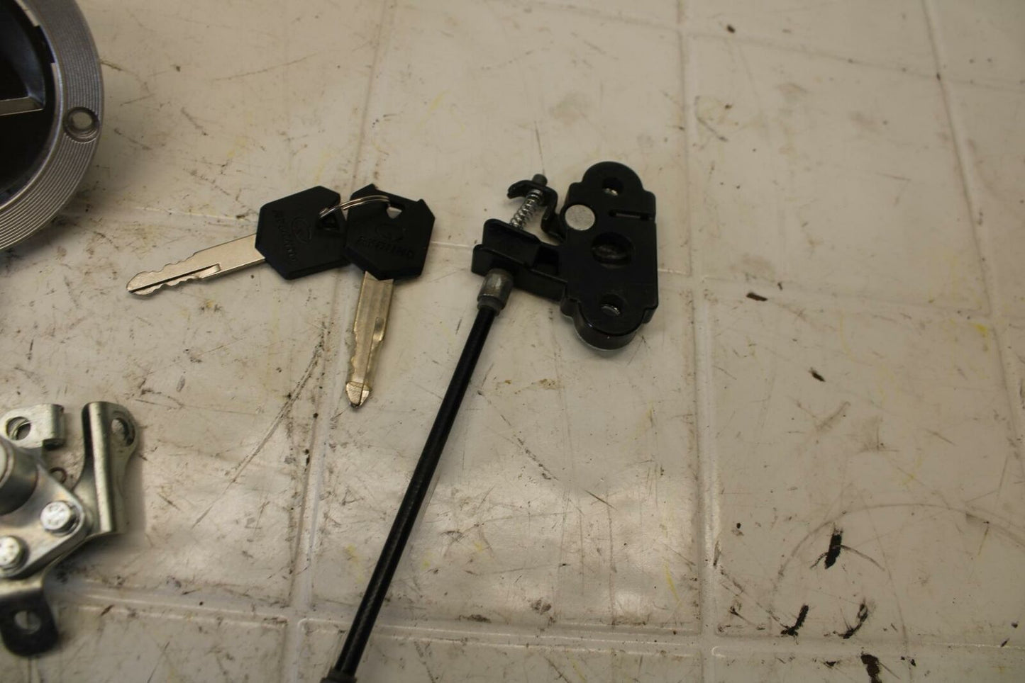 15 KAWASAKI NINJA EX300 ABS AFTERMARKET IGNITION LOCK KEY SET W/ GAS CAP BB14