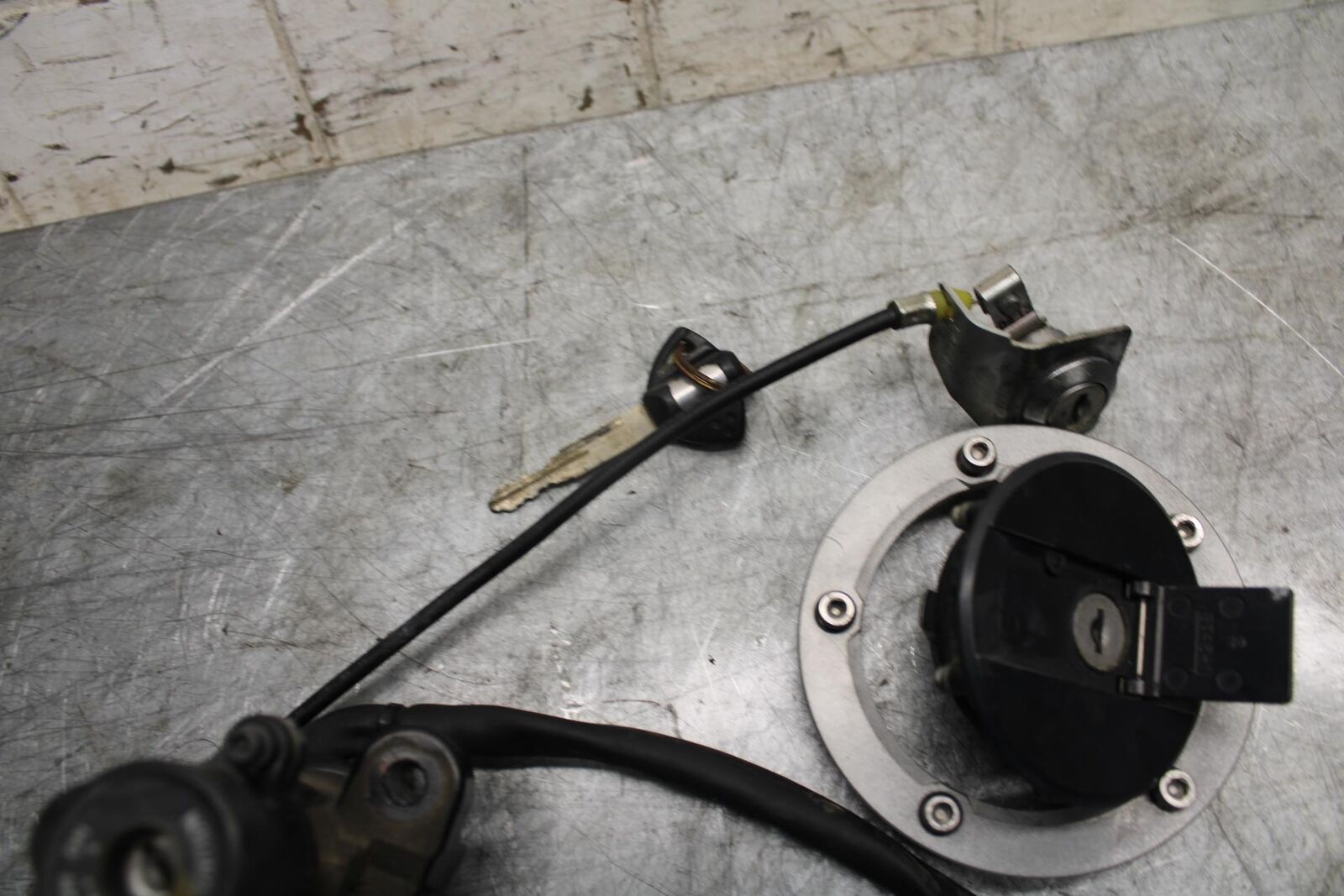 2007 Suzuki GSXR600 IGNITION LOCK KEY SET W/ GAS CAP  37101-40820 BB540