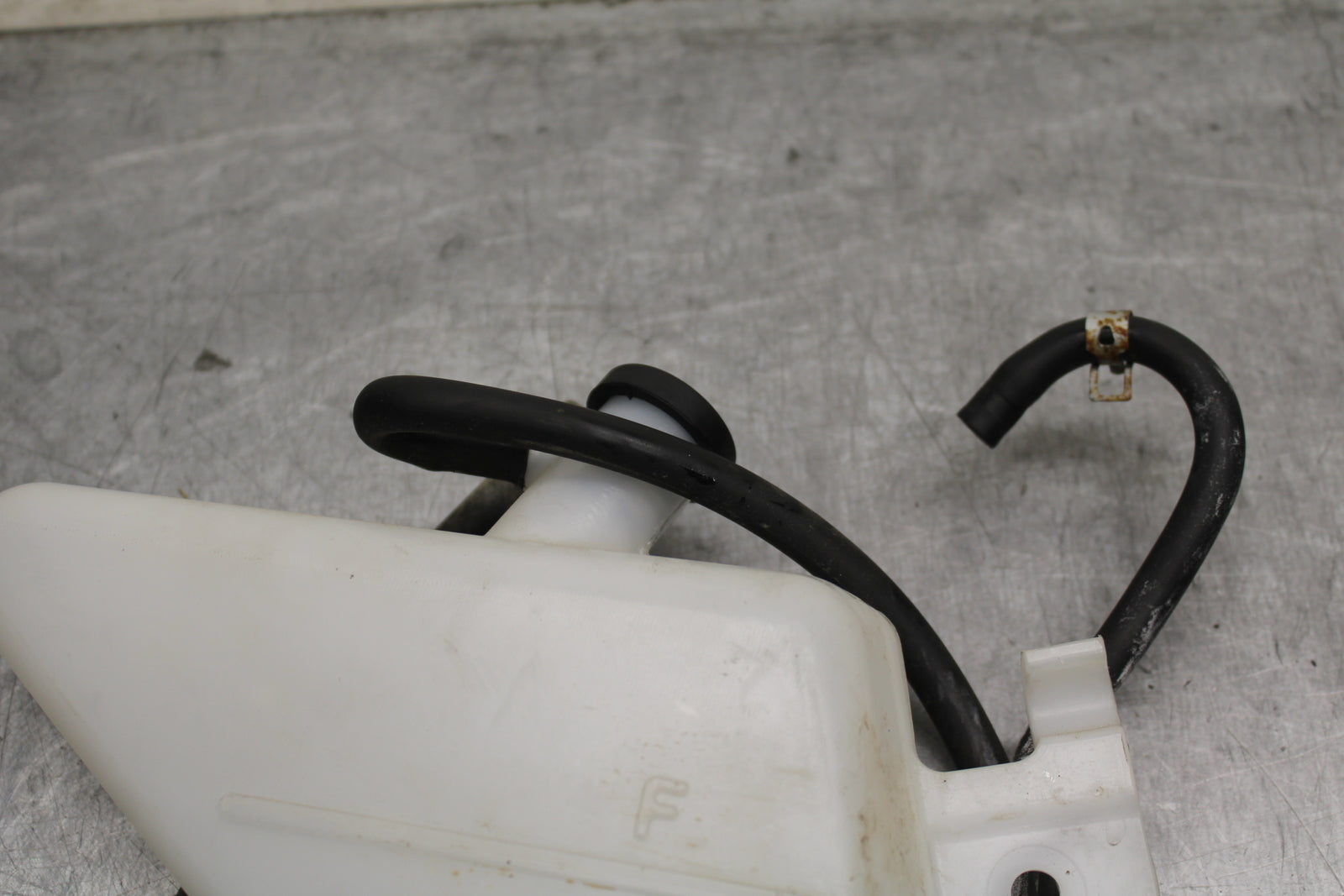 09 SUZUKI GSXR600 COOLANT WATER TANK RESERVOIR BOTTLE BB759