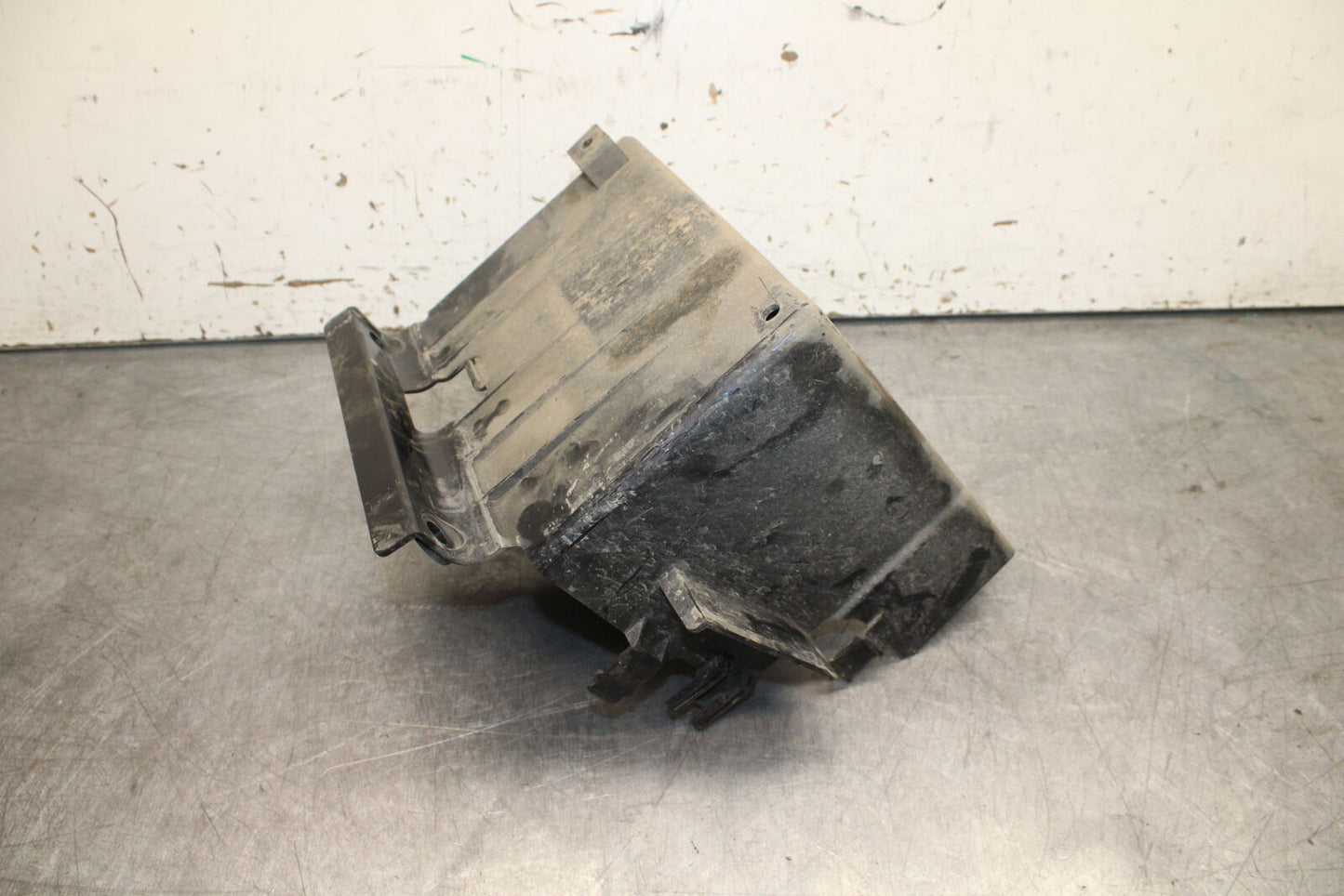 14-15 YAMAHA V STAR 1300 XVS1300CT TOURER BATTERY TRAY BOX HOLDER BB722
