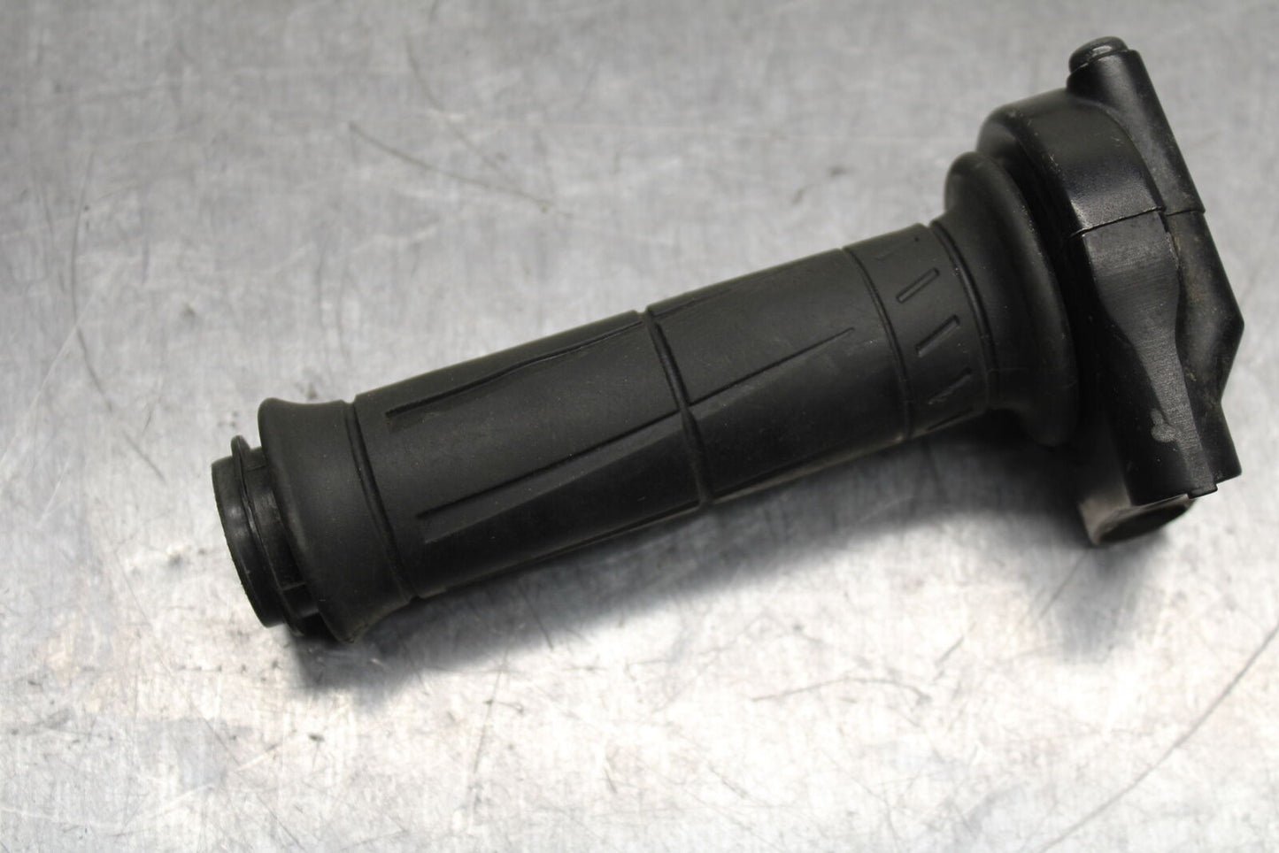 12-13 KAWASAKI Z1000 THROTTLE CABLE LINE HOUSING GUIDE BB743