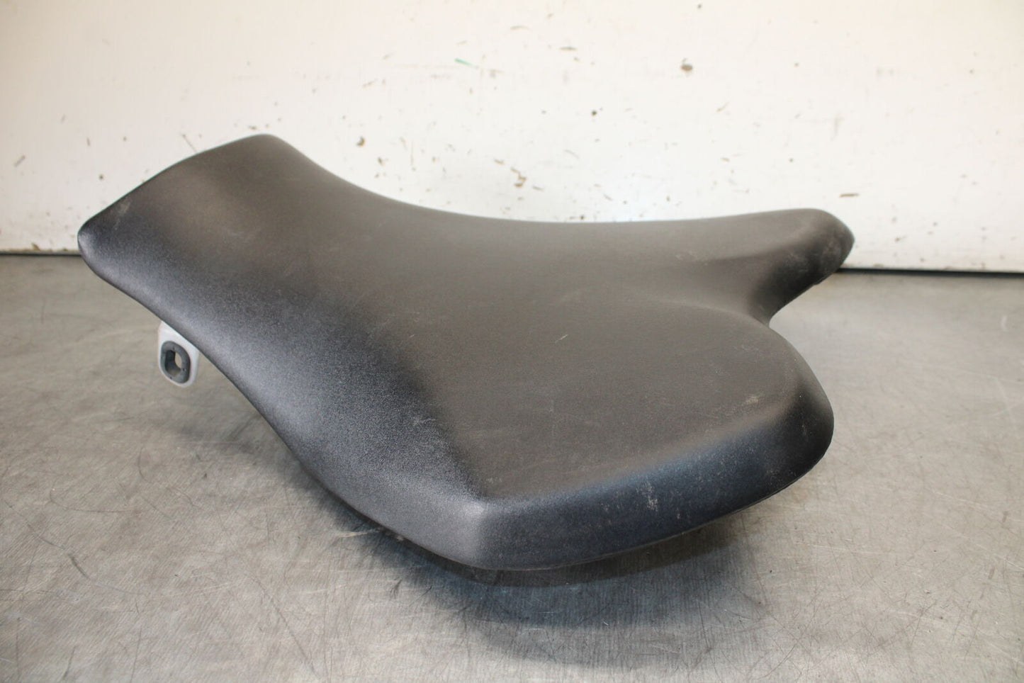 05-06 HONDA CBR600RR FRONT DRIVERS SEAT PAD SADDLE PILLION BB624
