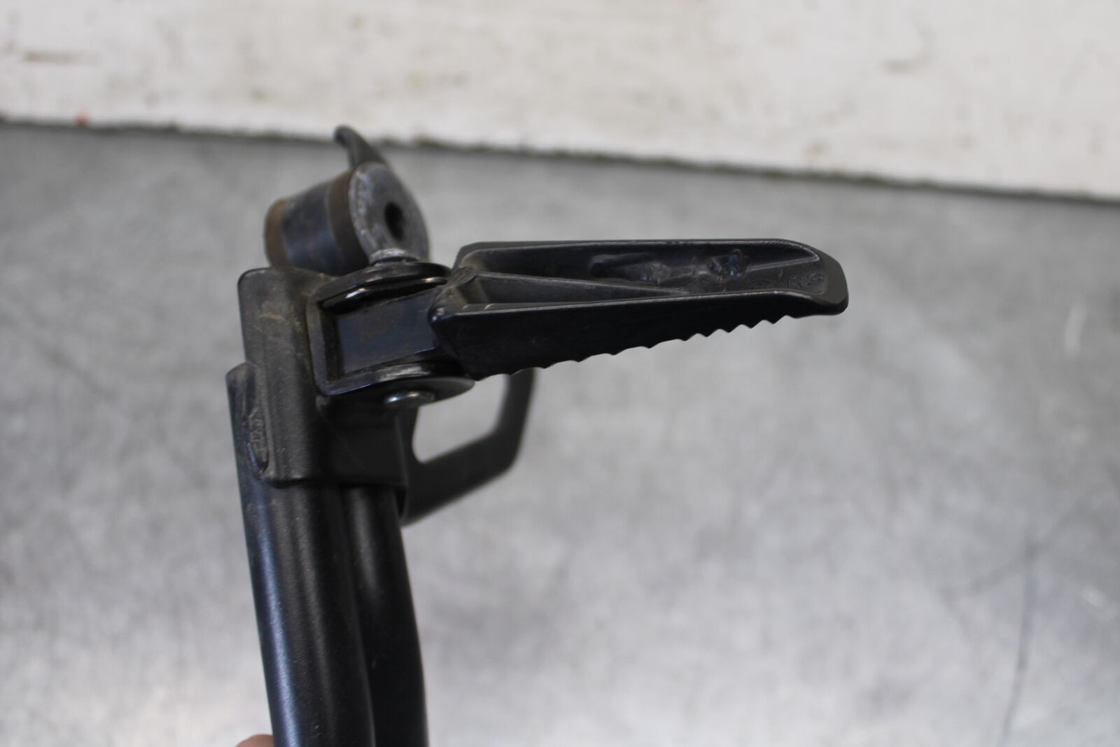17-24 SUZUKI SV650 RIGHT REAR BACK PASSENGER PEG BB706