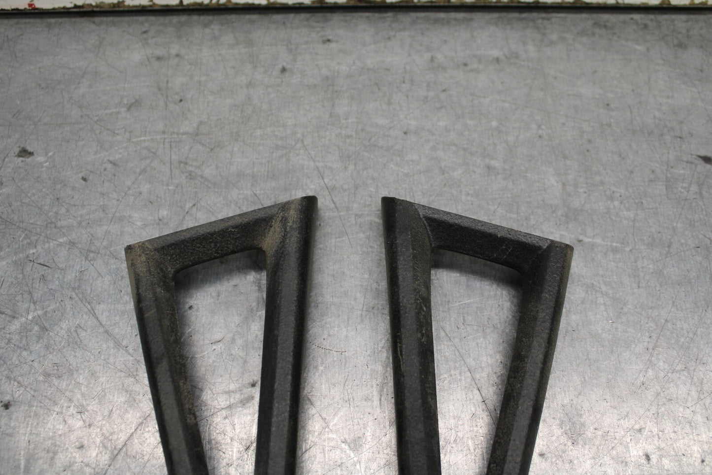 06-07 YAMAHA YZF R6 REAR BACK PASSENGER PEG SET PAIR BB742