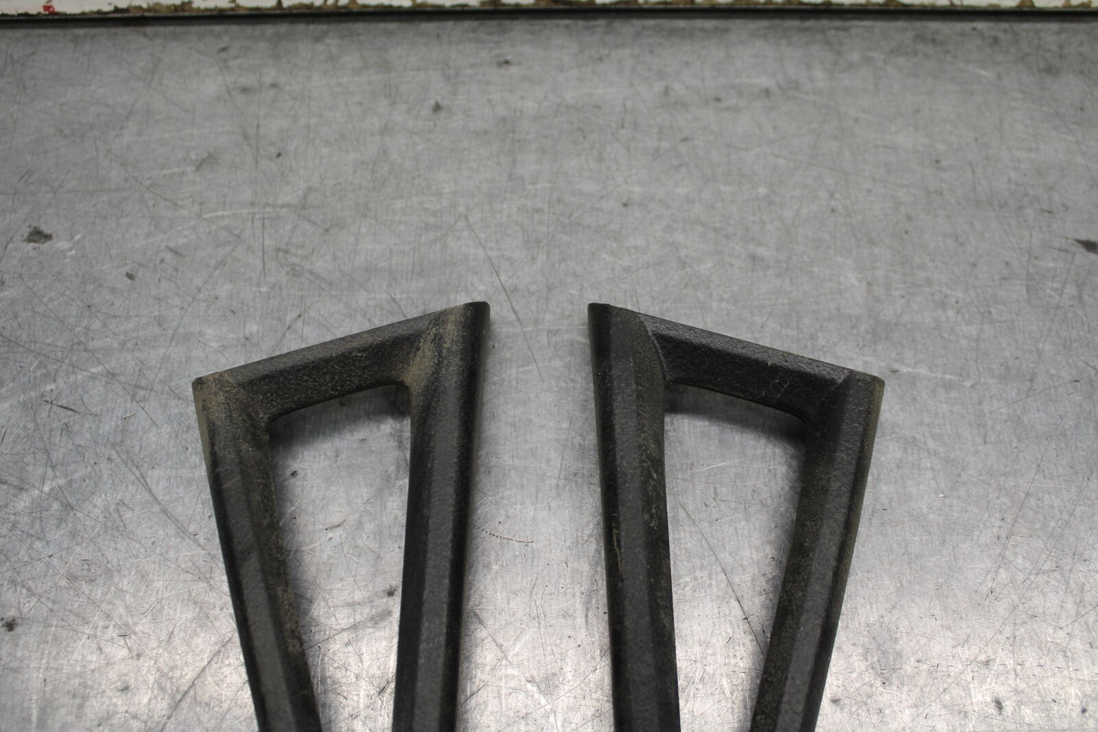 06-07 YAMAHA YZF R6 REAR BACK PASSENGER PEG SET PAIR BB742