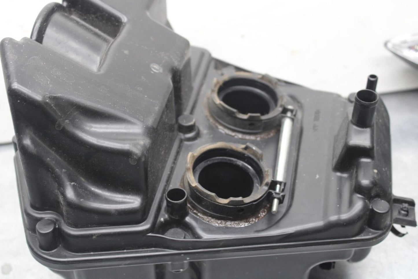 12-17 KAWASAKI ER-6N Z650 AIRBOX AIR INTAKE FILTER BOX BB607