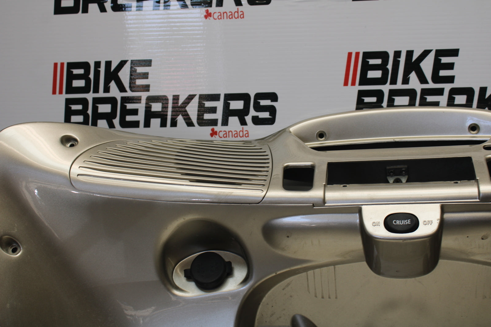 09 YAMAHA ROYAL STAR XVZ1300TF VENTURE FRONT UPPER FAIRING NOSE COWL BB151