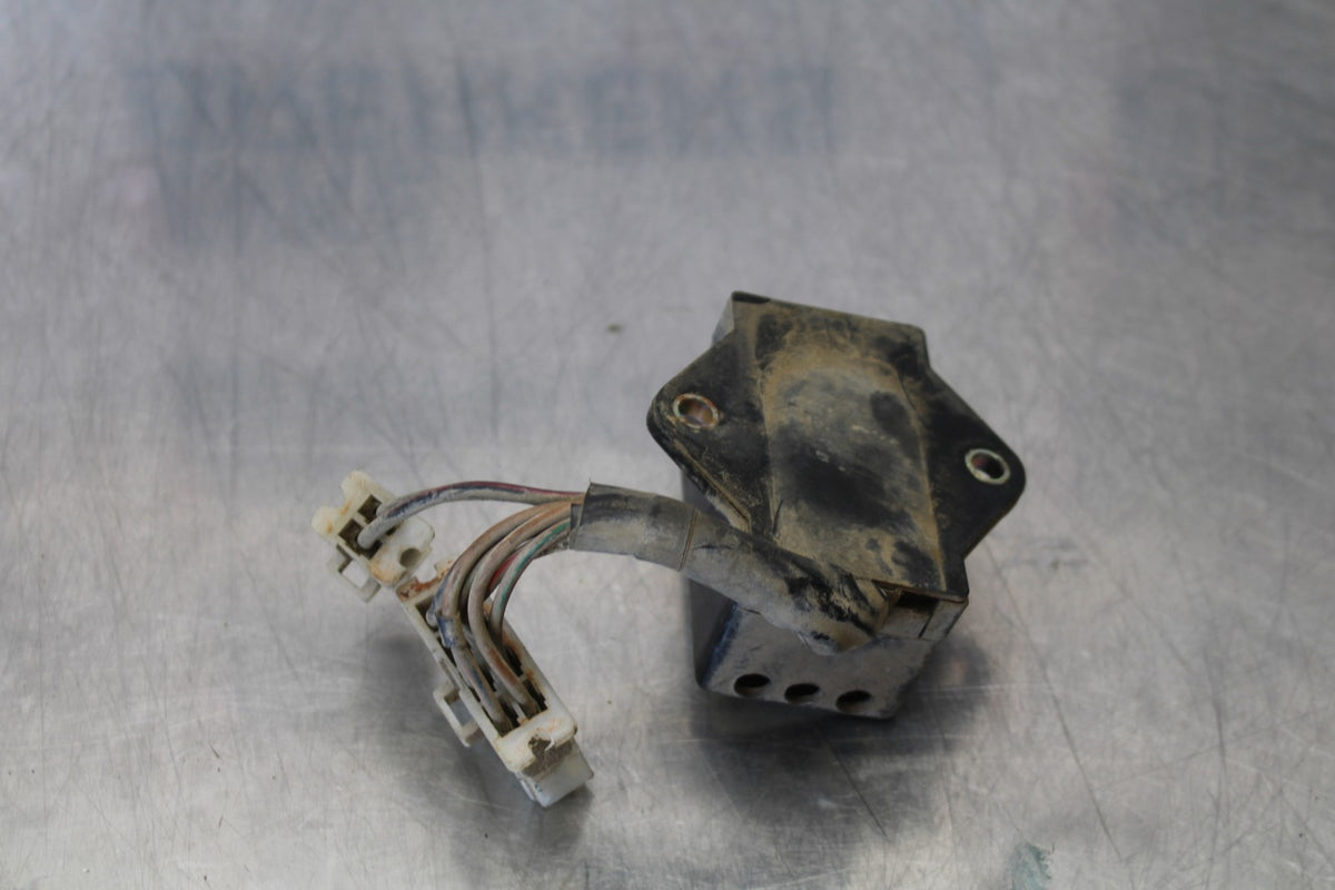 76-77 HONDA GOLDWING 1000 FUSE BOX  BB171