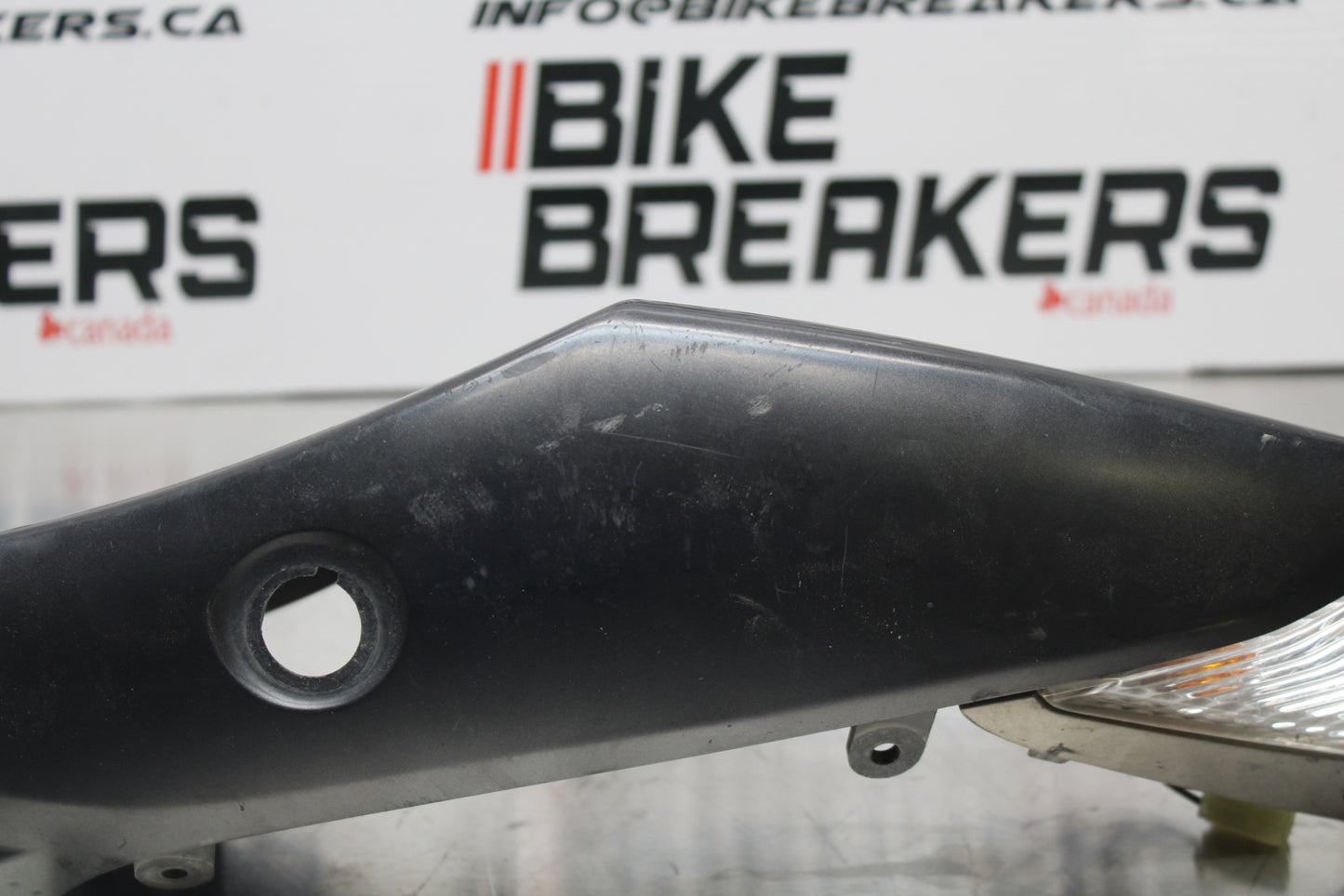 11 SUZUKI GSXR1000 LEFT REAR BACK TAIL FAIRING COWL SHROUD BB142