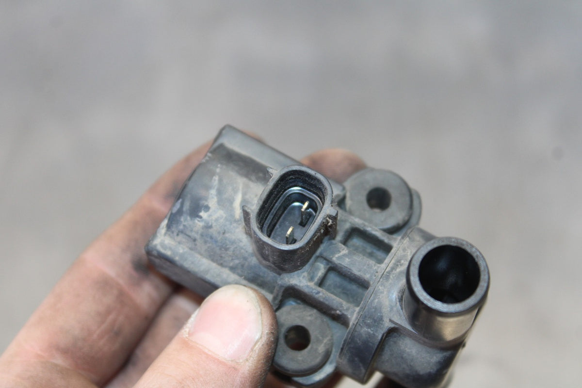 06-07 SUZUKI GSXR 600 AIR VALVE SOLENOID TOP ENGINE SWITCH SENSOR BB863