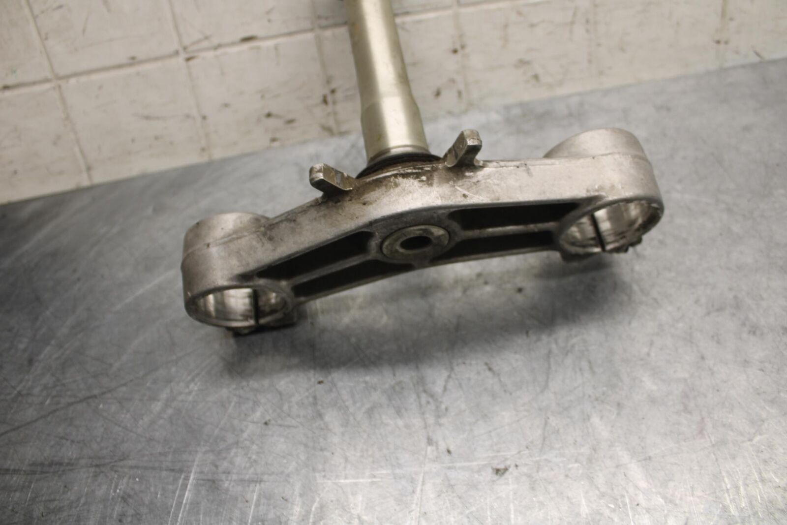 2004 Kawasaki Ninja ZX6RR ZX600M FRONT FORKS CLAMP LOWER TRIPLE TREE STEM