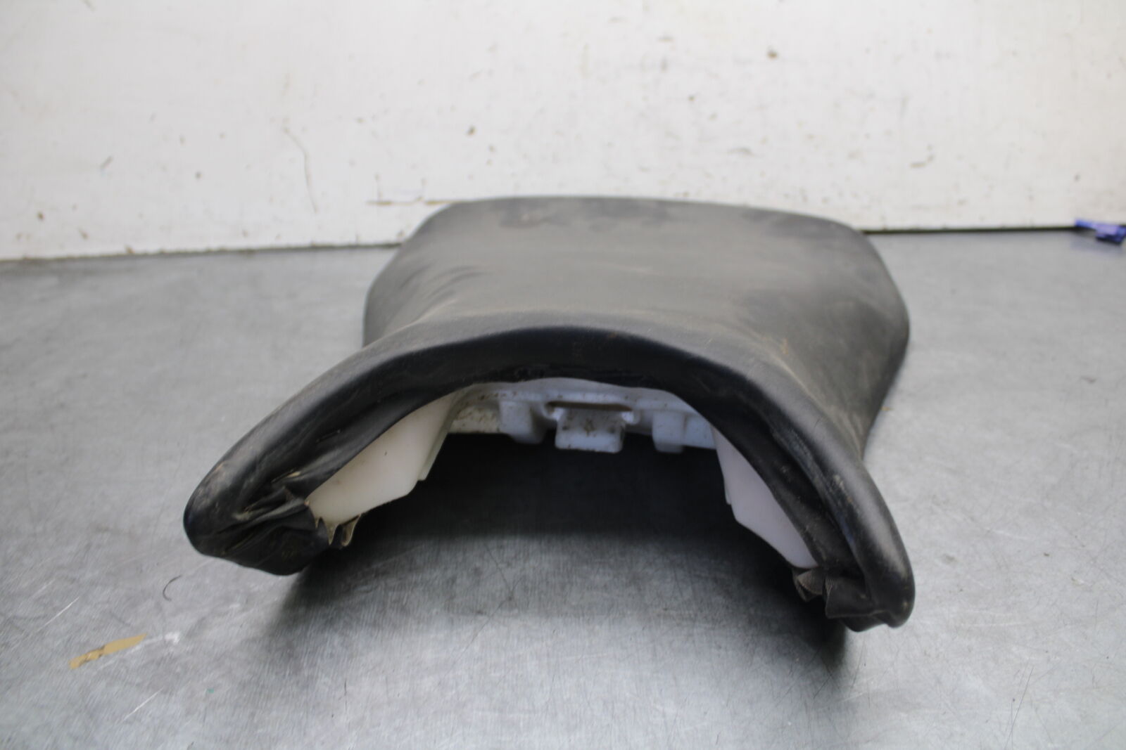 08-09 YAMAHA YZF R6S FRONT DRIVERS SEAT PAD SADDLE 5SL-24710-00-00  BB690