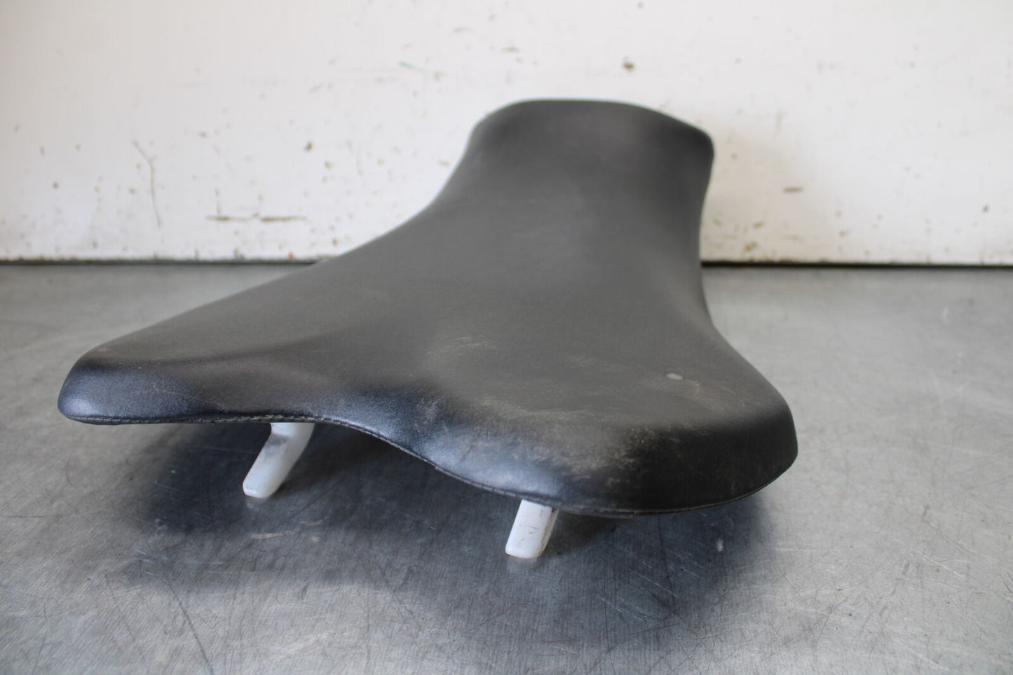 05-06 HONDA CBR600RR FRONT DRIVERS SEAT PAD SADDLE PILLION BB624