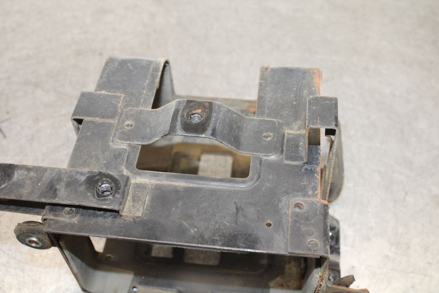 85-86 SUZUKI MADURA 1200 BATTERY TRAY BOX HOLDER  BB691