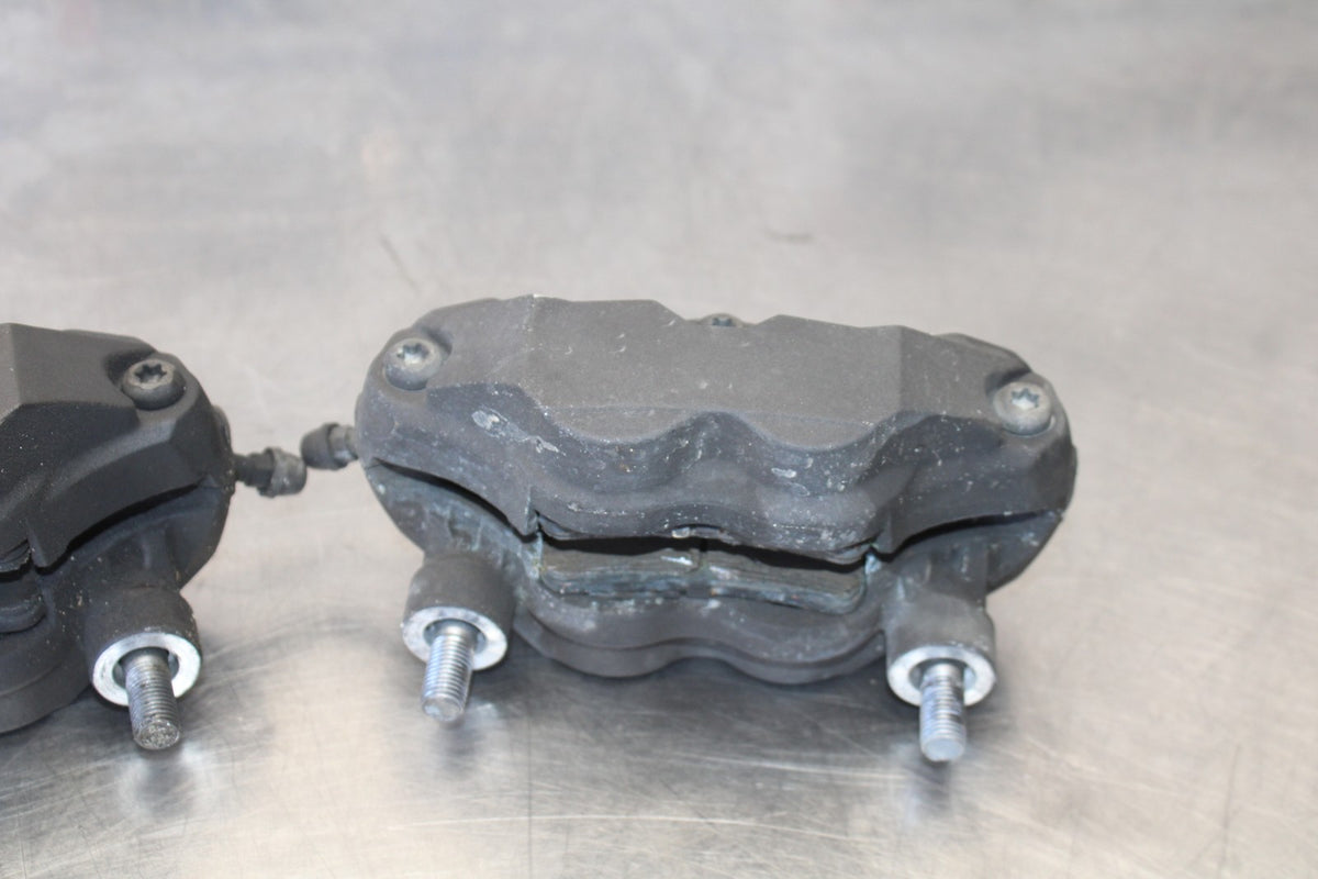 06-07 SUZUKI GSXR 600 RIGHT LEFT FRONT BRAKE CALIPER SET PAIR CALIPERS BB863