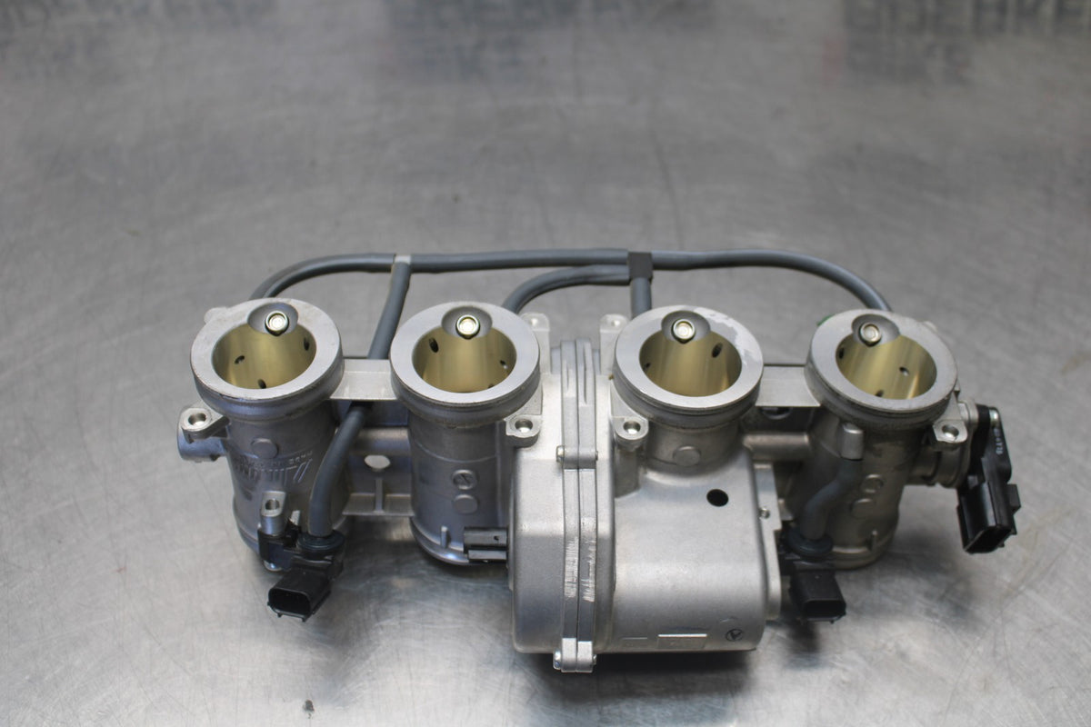 25 KAWASAKI Z900 MAIN FUEL INJECTORS / THROTTLE BODIES BB928