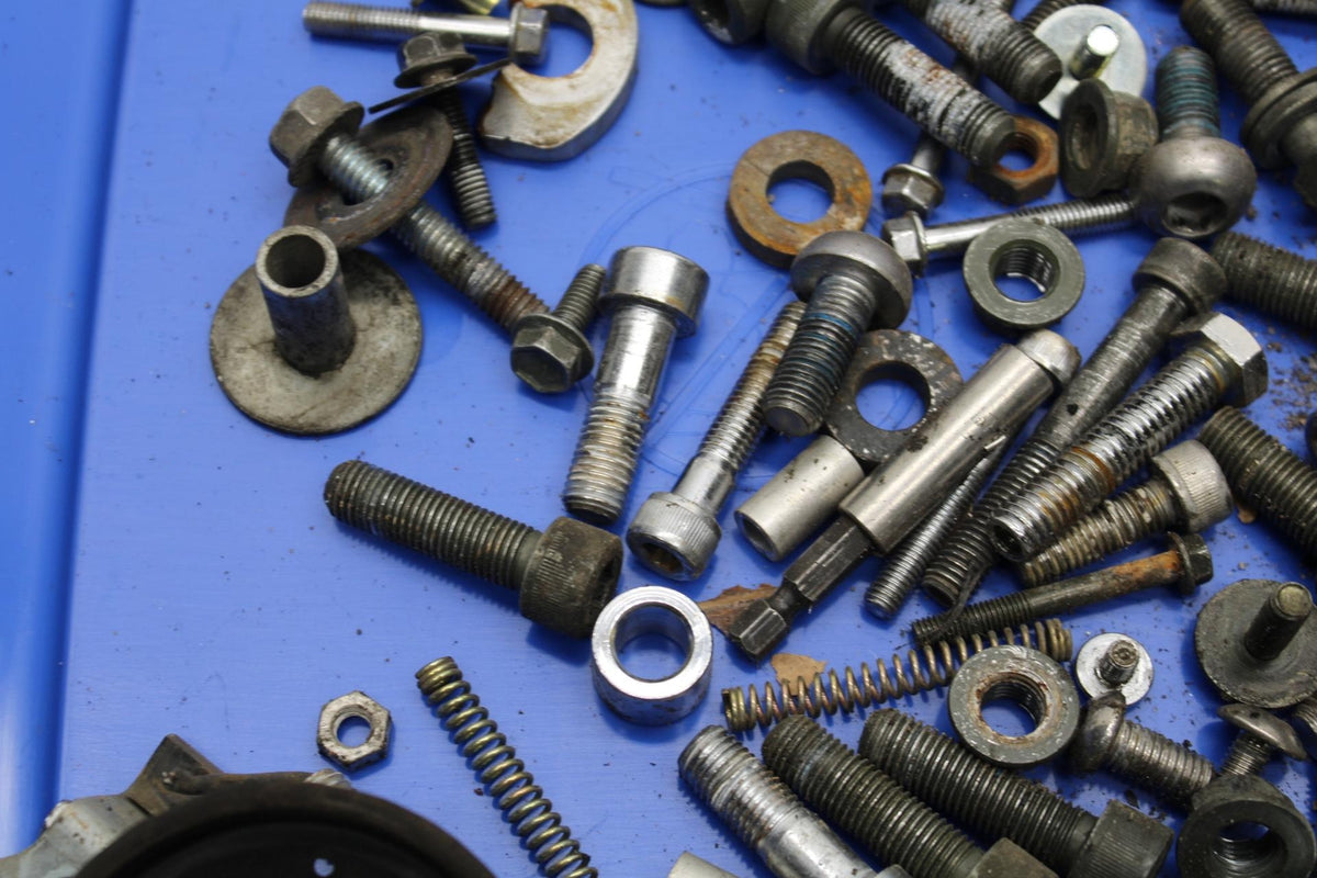 2004 Suzuki Intruder 1500 VL1500 ENGINE MOUNTING BOLTS HARDWARE MOTOR  BB573