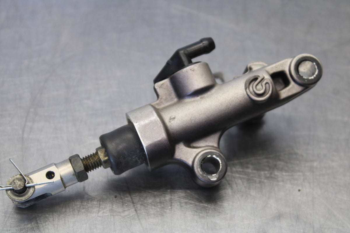 05 YAMAHA YZF R6 REAR BACK BRAKE MASTER CYLINDER W RESERVOIR BB894