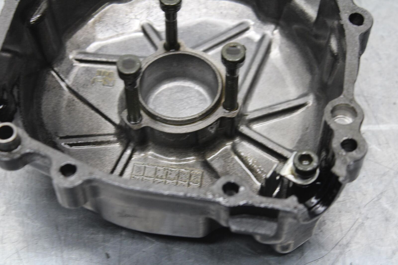 1999 Suzuki GSXR600 STATOR MAGNETO ALTERNATOR GENERATOR COVER 11351-33E01 BB580