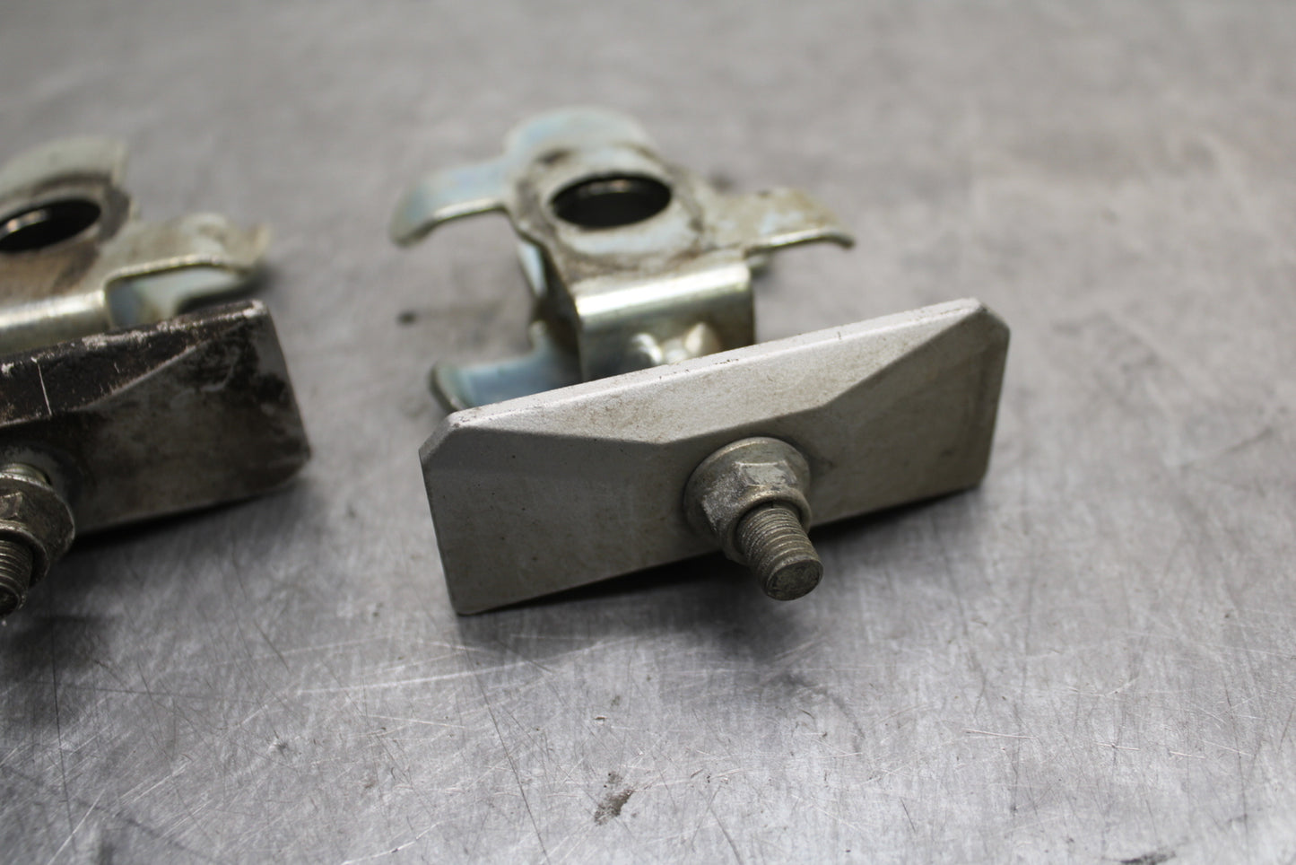 03 SUZUKI SV650S SWINGARM CHAIN TENSIONER ADJUSTMENT BRACKETS  BB130