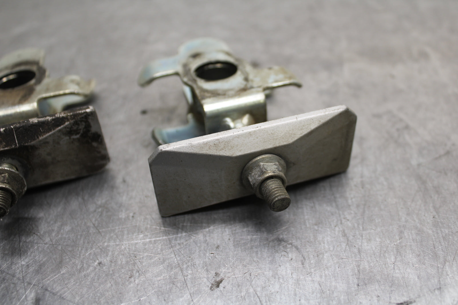 03 SUZUKI SV650S SWINGARM CHAIN TENSIONER ADJUSTMENT BRACKETS  BB130