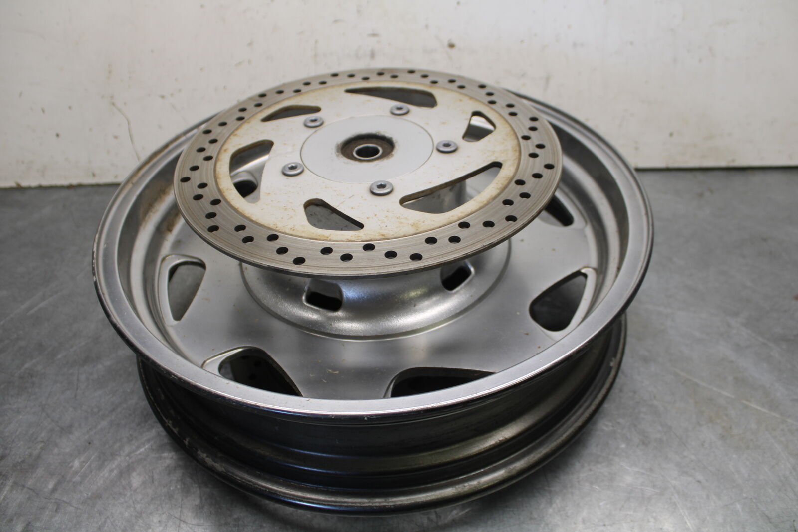 05-09 SUZUKI BOULEVARD C90 FRONT WHEEL FRONT RIM BB692