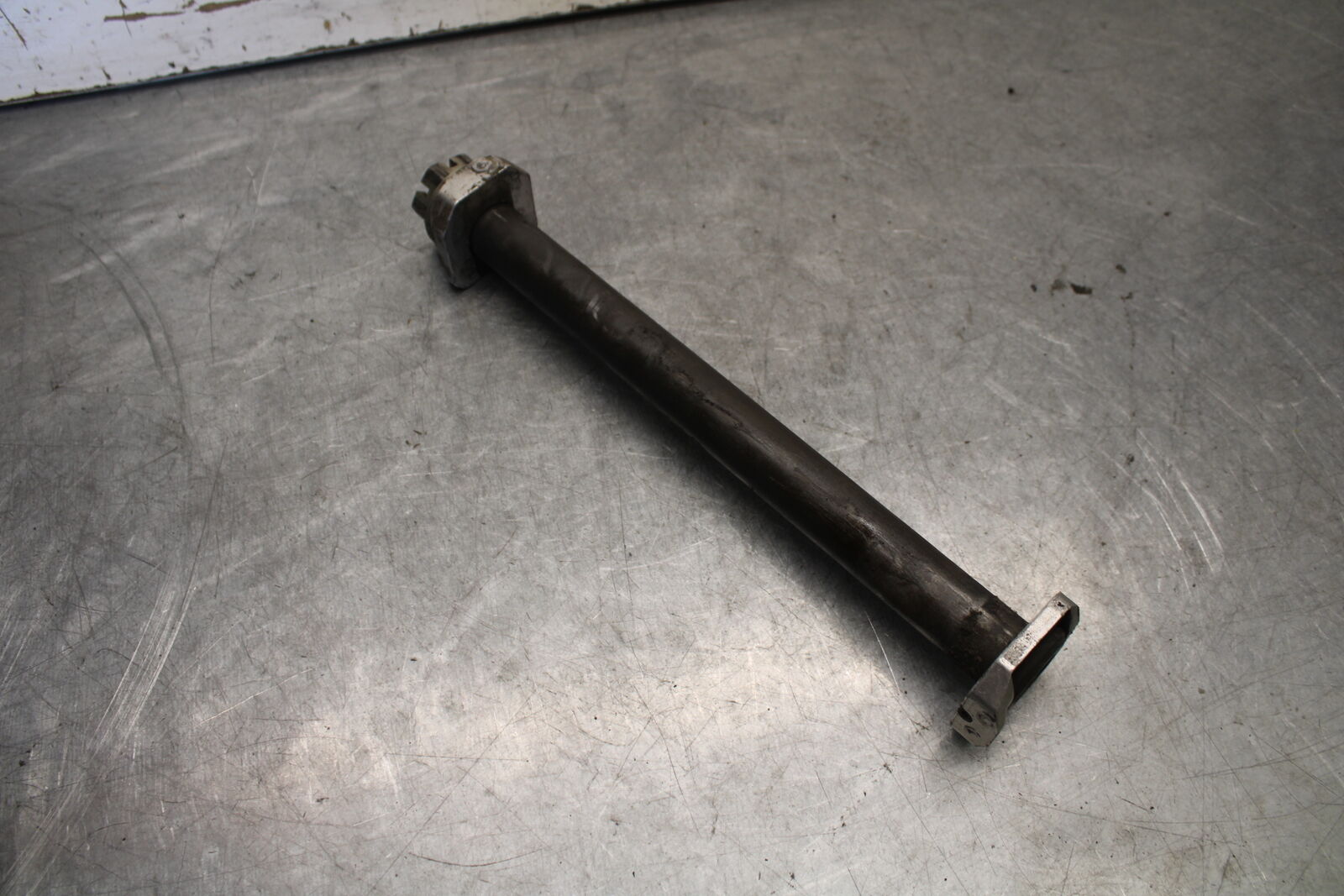 04-05 SUZUKI GSXR600 REAR AXLE BACK WHEEL RIM PIVOT BOLT AXEL 64711-33E10 BB658